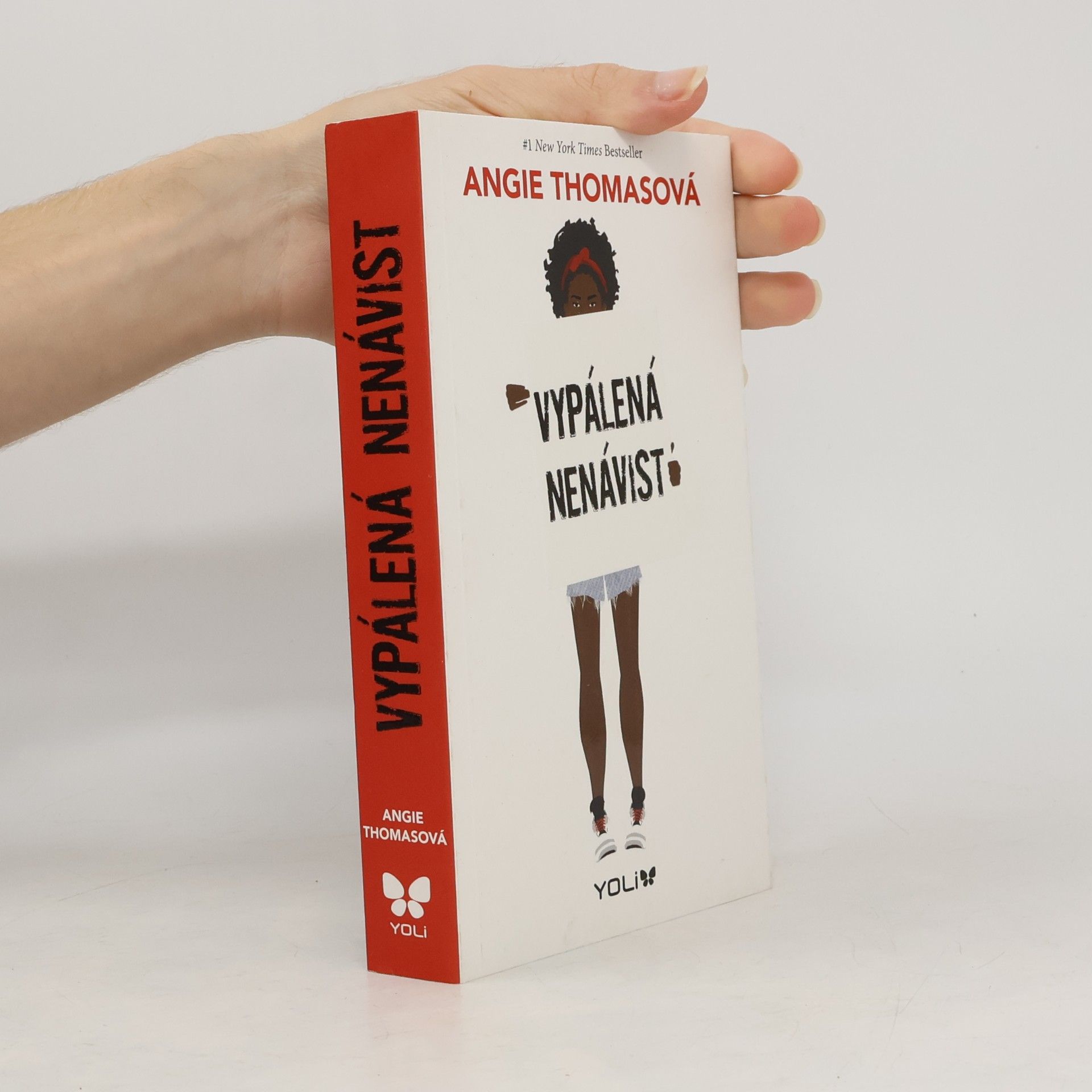 Angie Thomas Vypálená nenávist