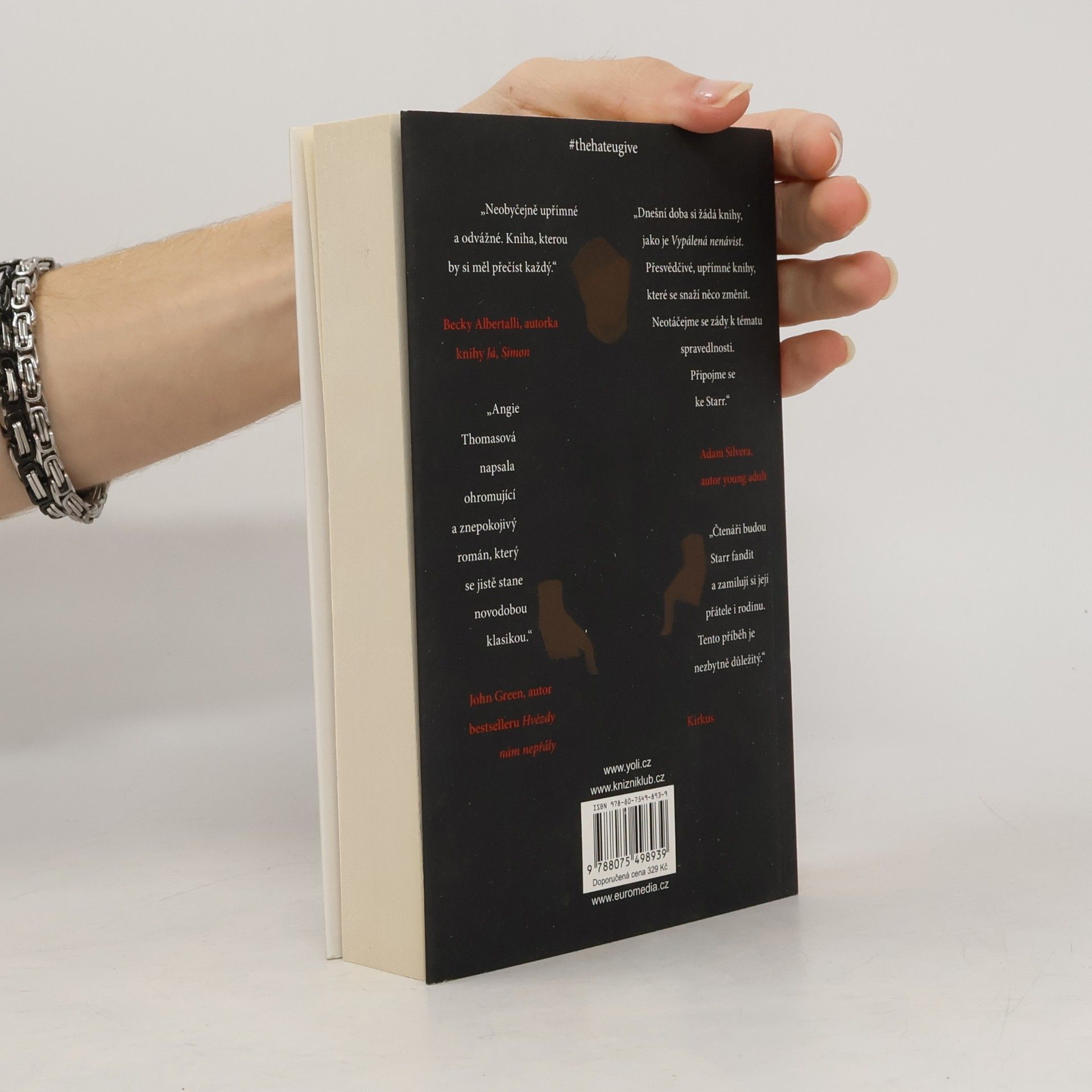 Angie Thomas Vypálená nenávist