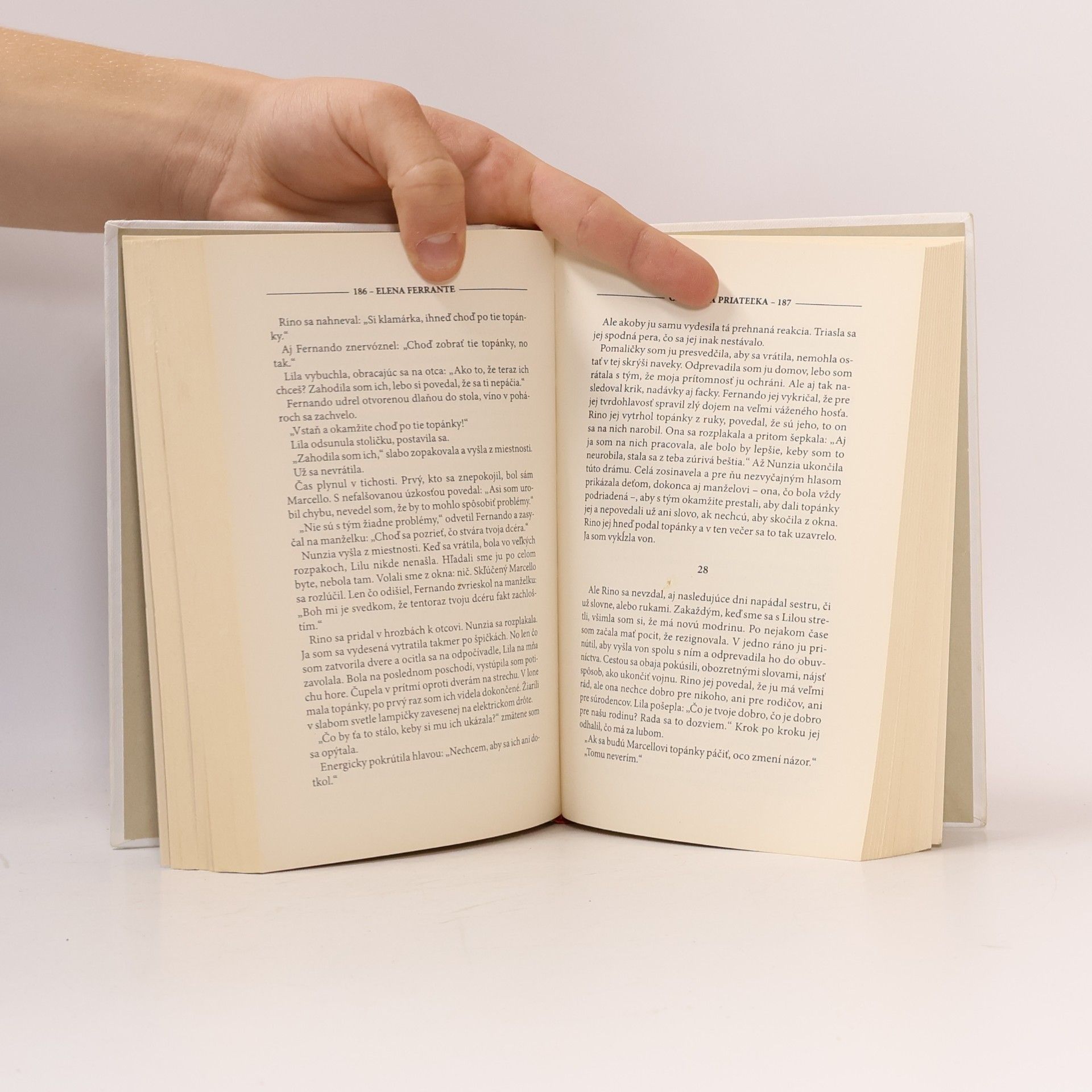 Elena Ferrante Geniálna priateľka