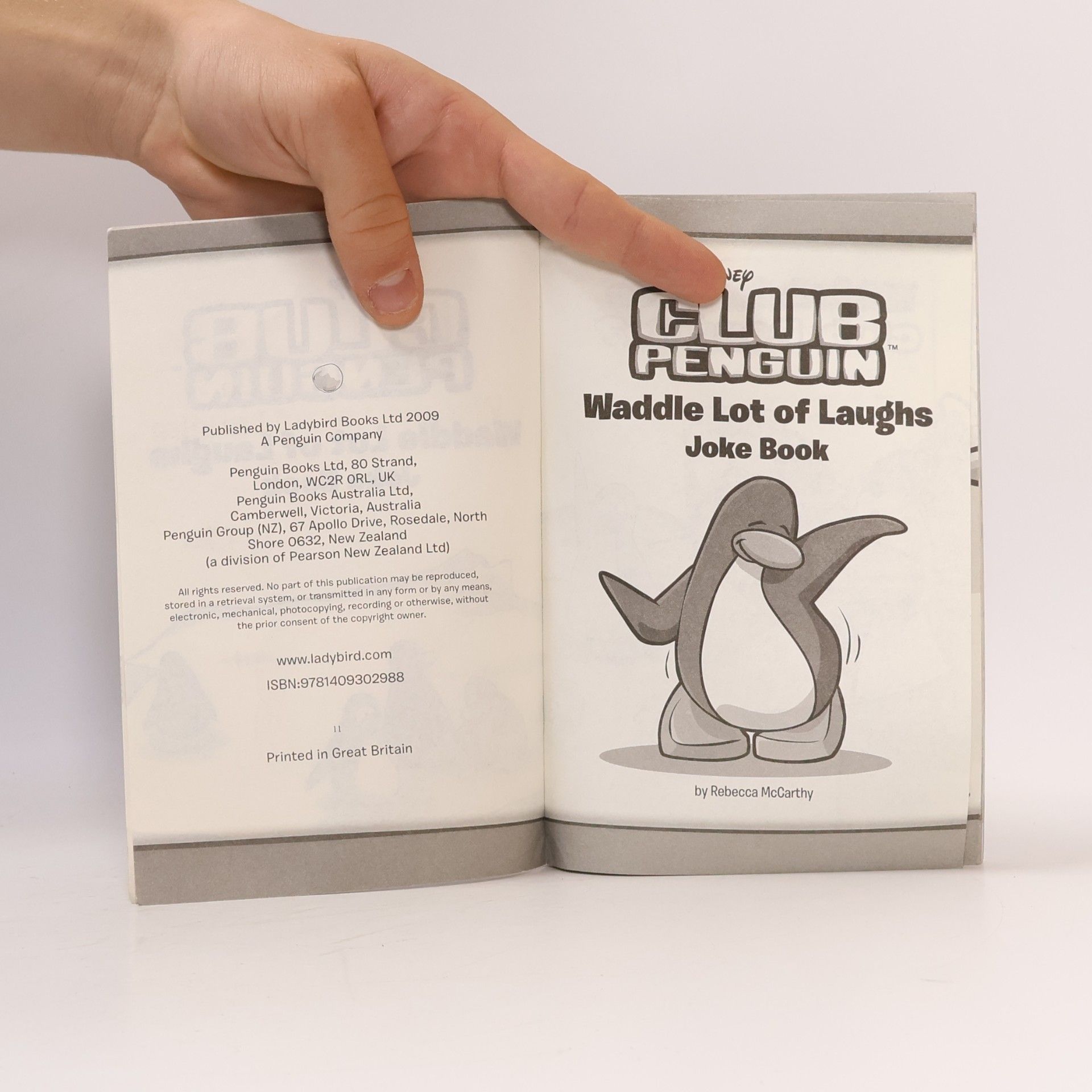 Rebecca McCarthy Club Penguin: Waddle Lot of Laughs Joke Book