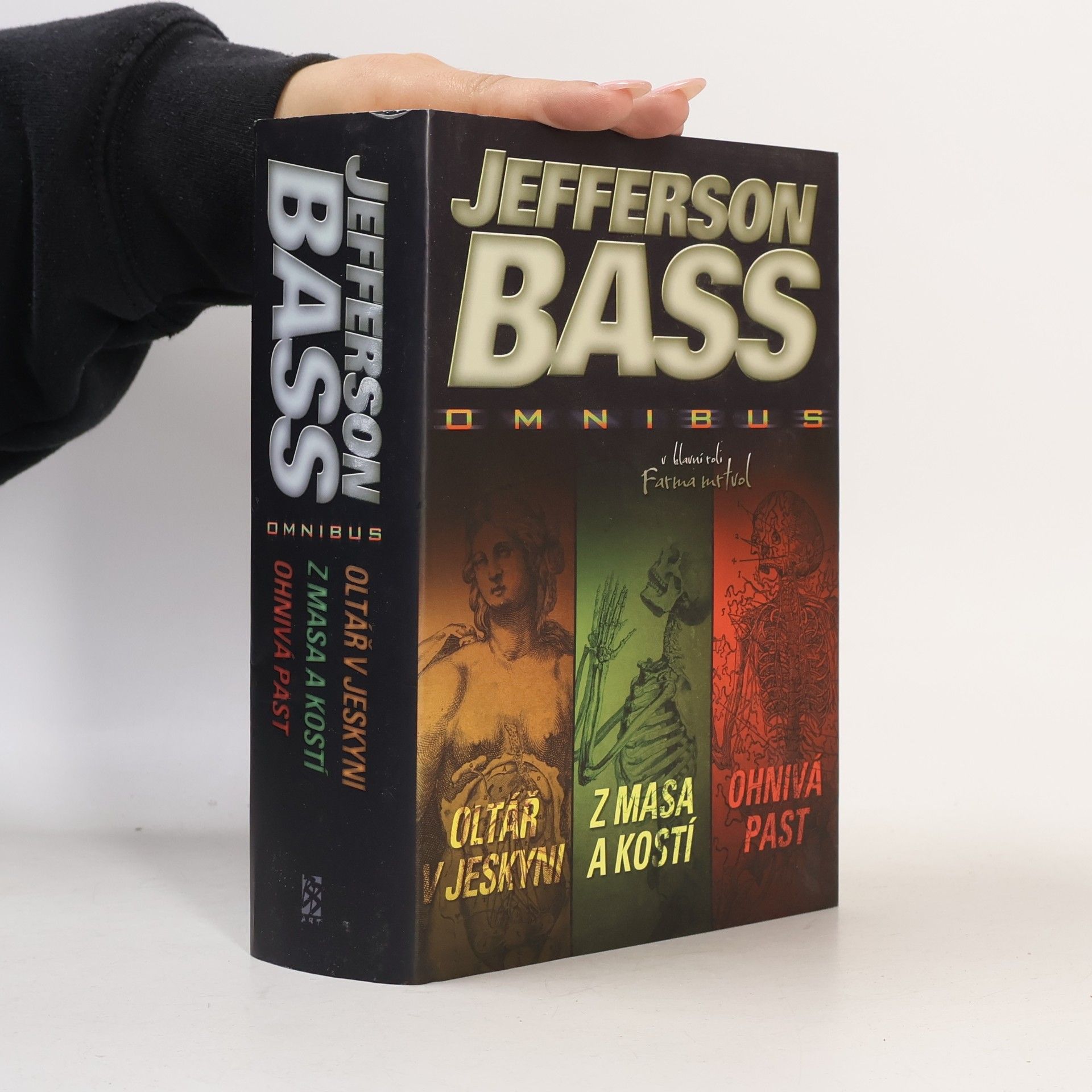 William M. Bass Oltář v jeskyni. Z masa a kostí. Ohnivá past (jeden svazek)