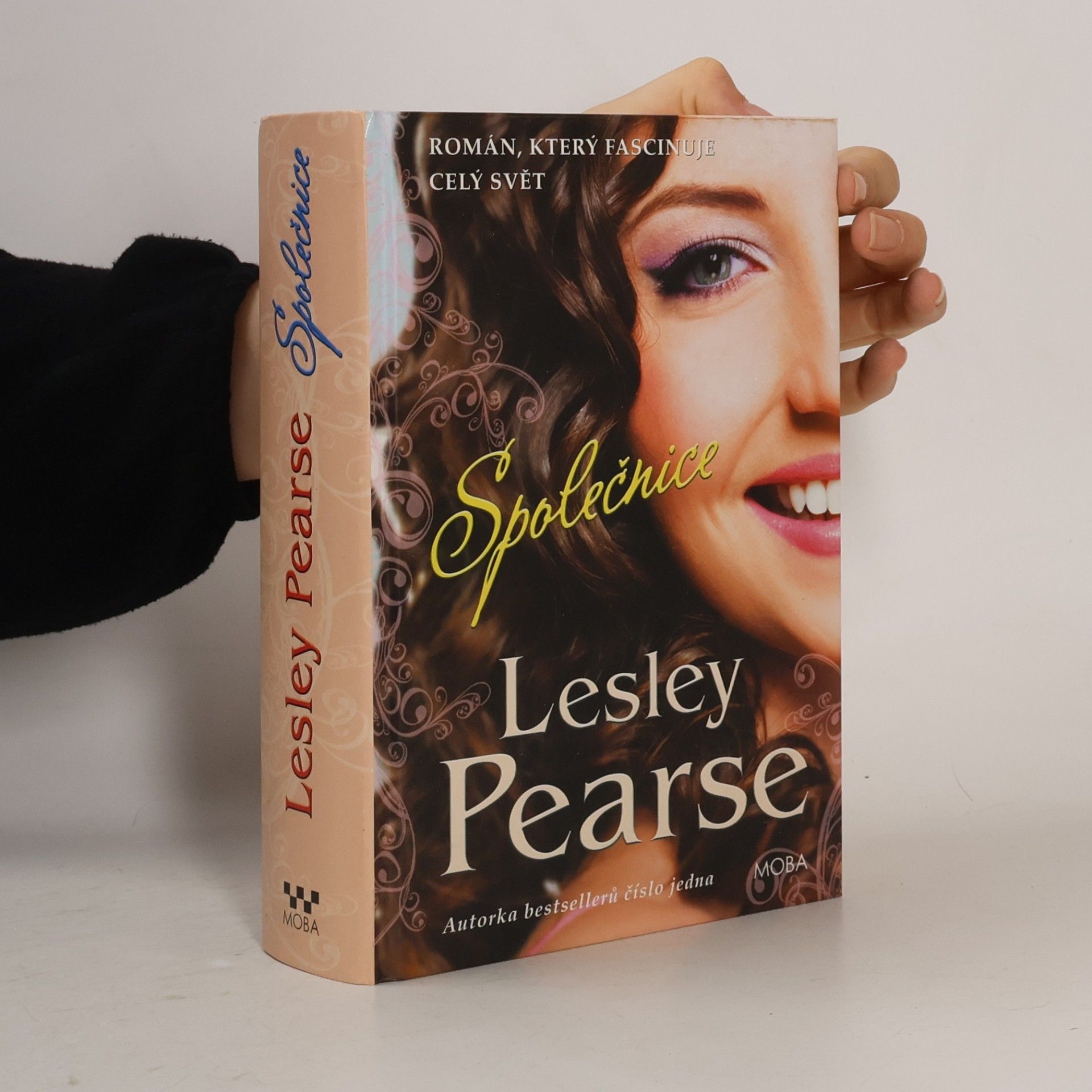 Lesley Pearse Společnice