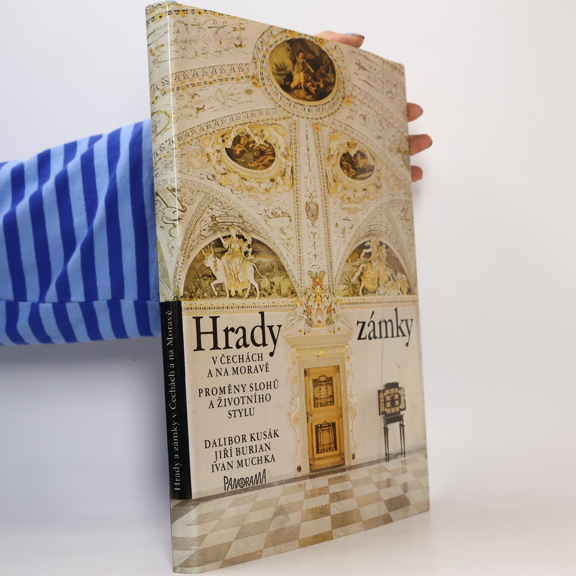 Jiří Burian Hrady a zámky v Čechách a na Moravě. Proměny slohů a životního stylu