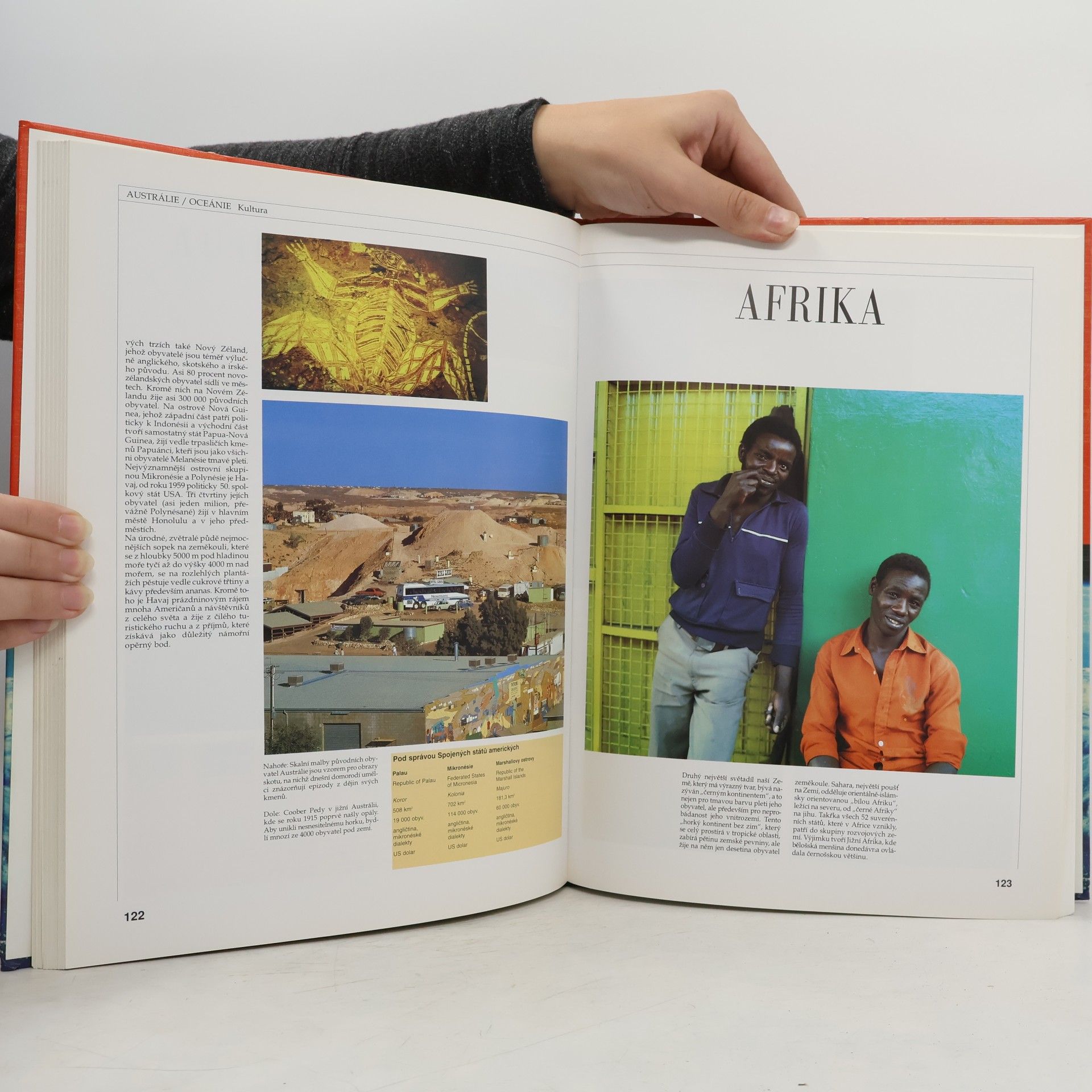 Autorenkollektiv Velký atlas světa