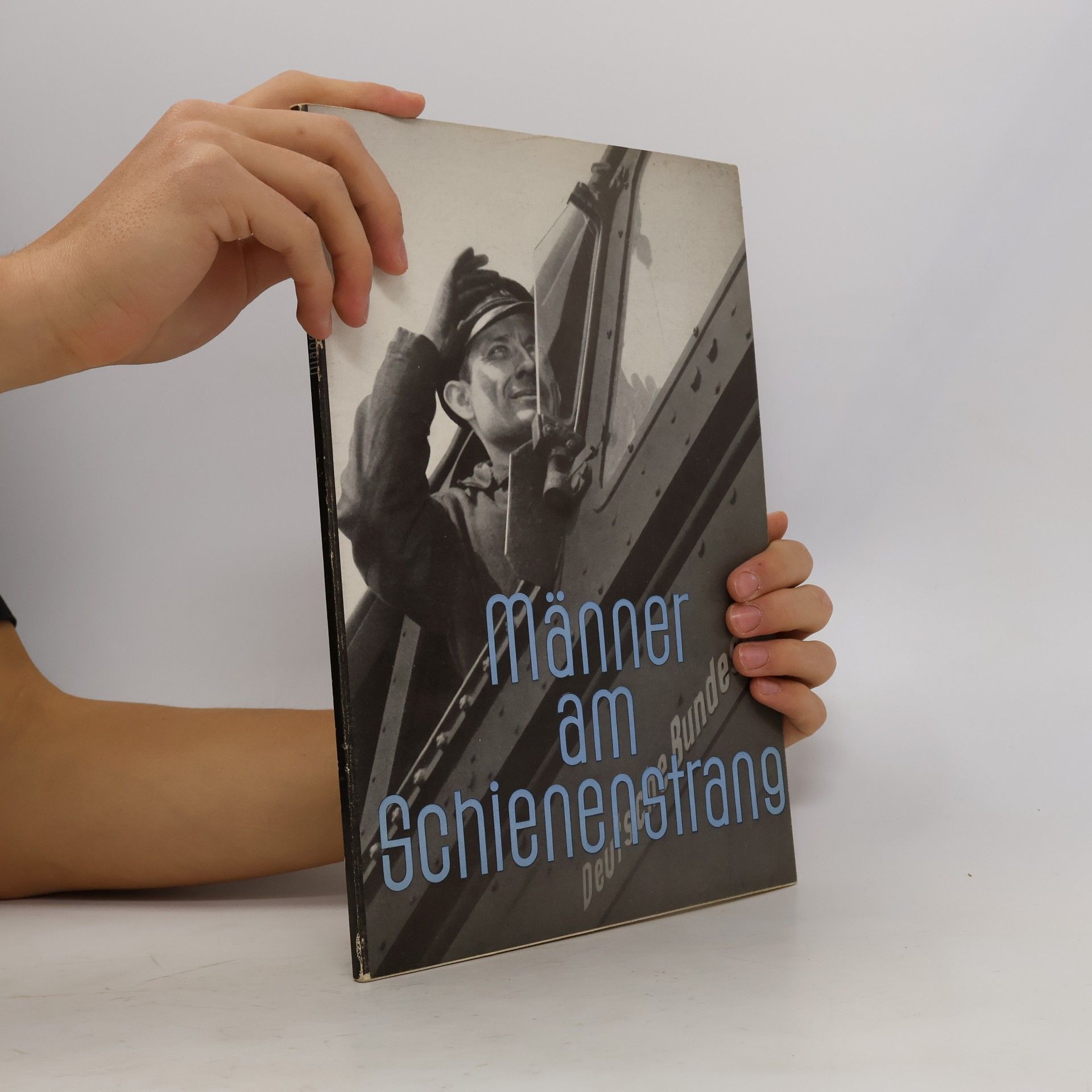 Männer am Schienenstrang