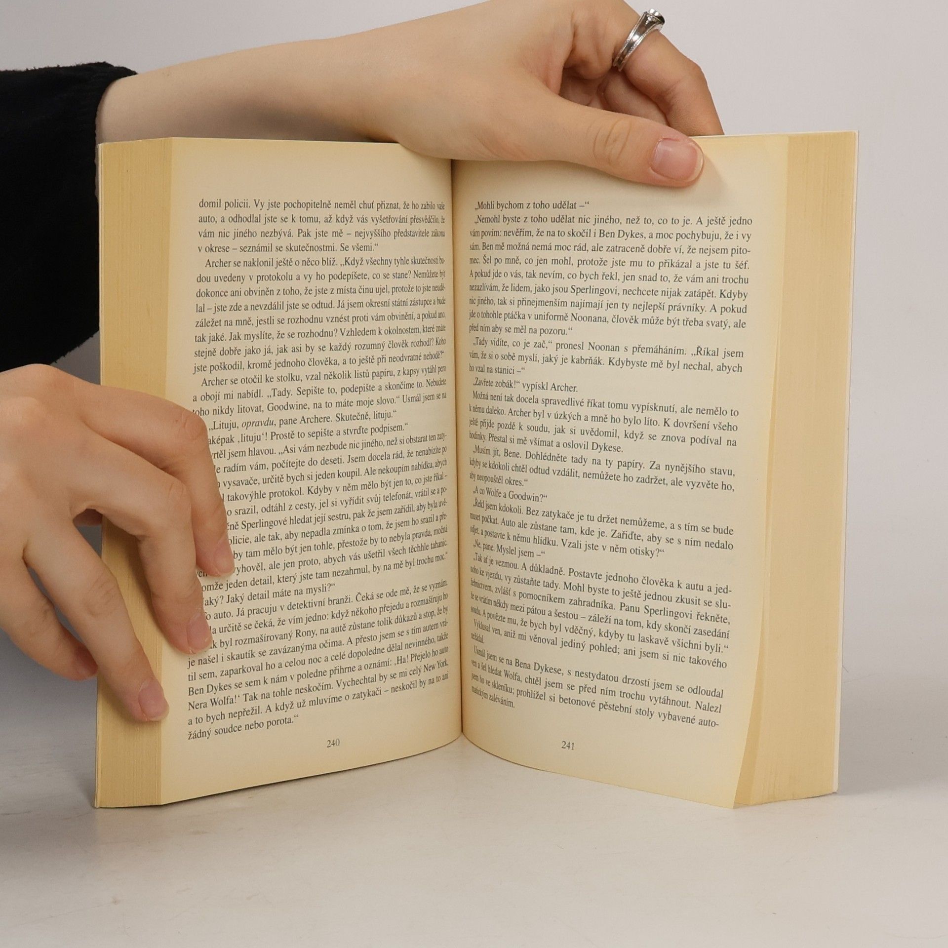 Rex Stout Rex Stout omnibus: Úsměv sluší zločincům. Dvojí přiznání. V nejlepších rodinách