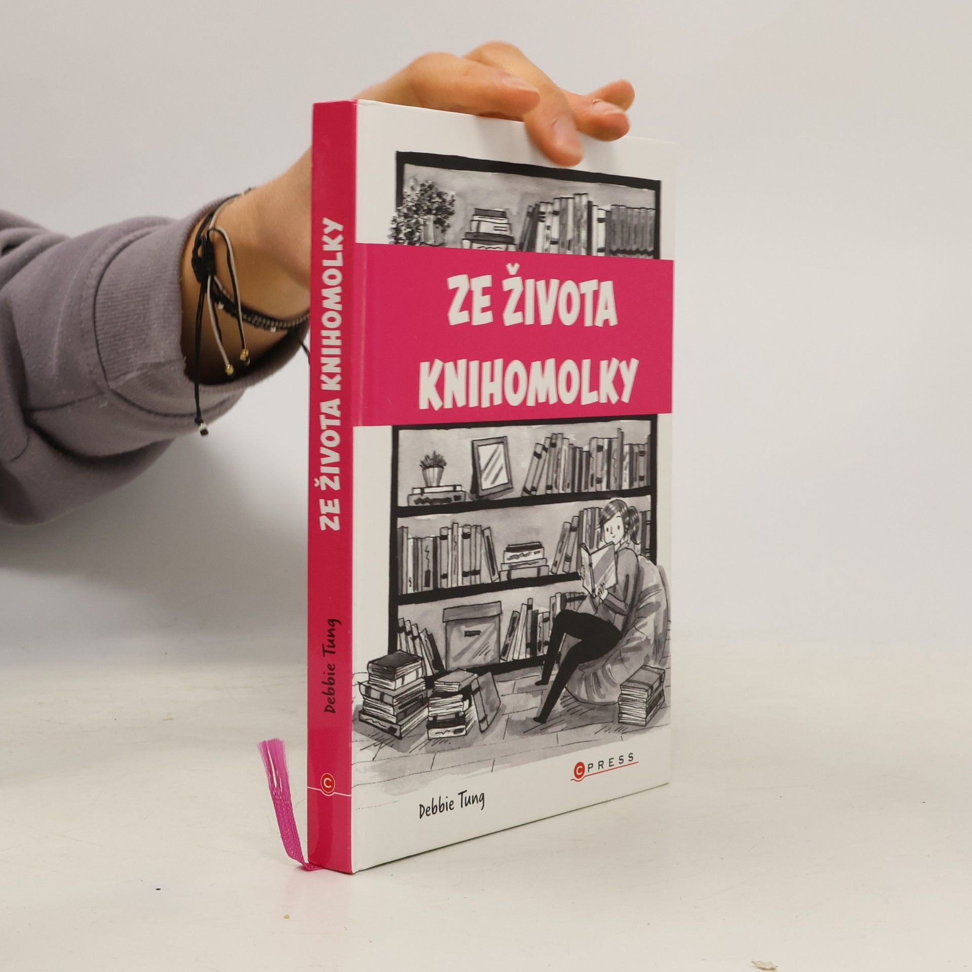 Debbie Tung Ze života knihomolky