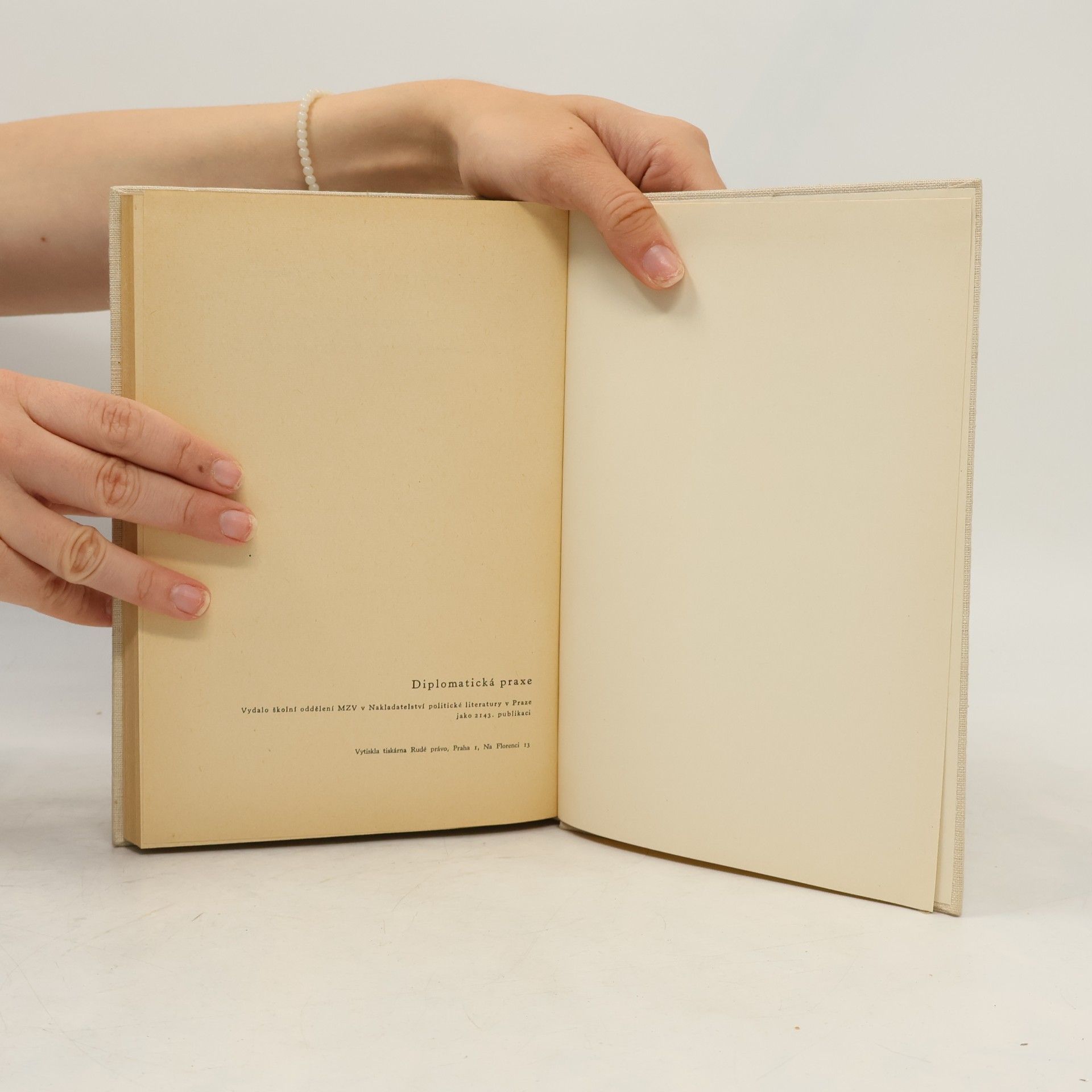 Various authors Diplomatická praxe