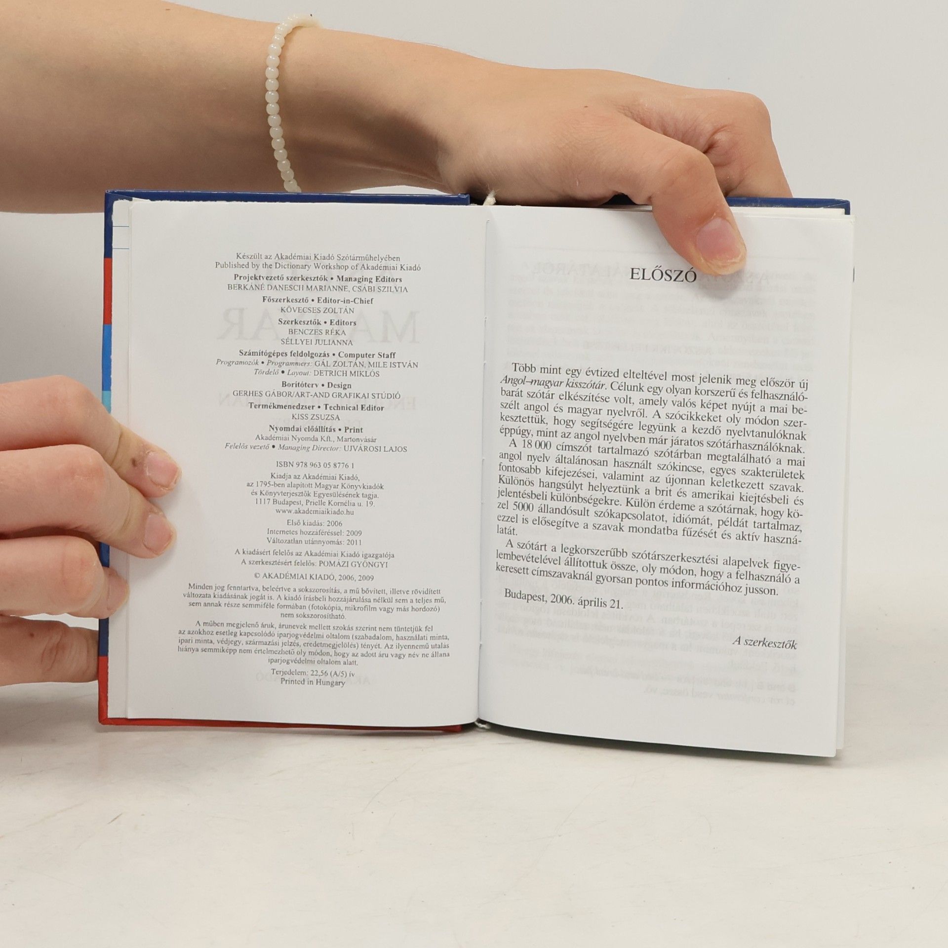 Z. Kiss English-Hungarian Dictionary