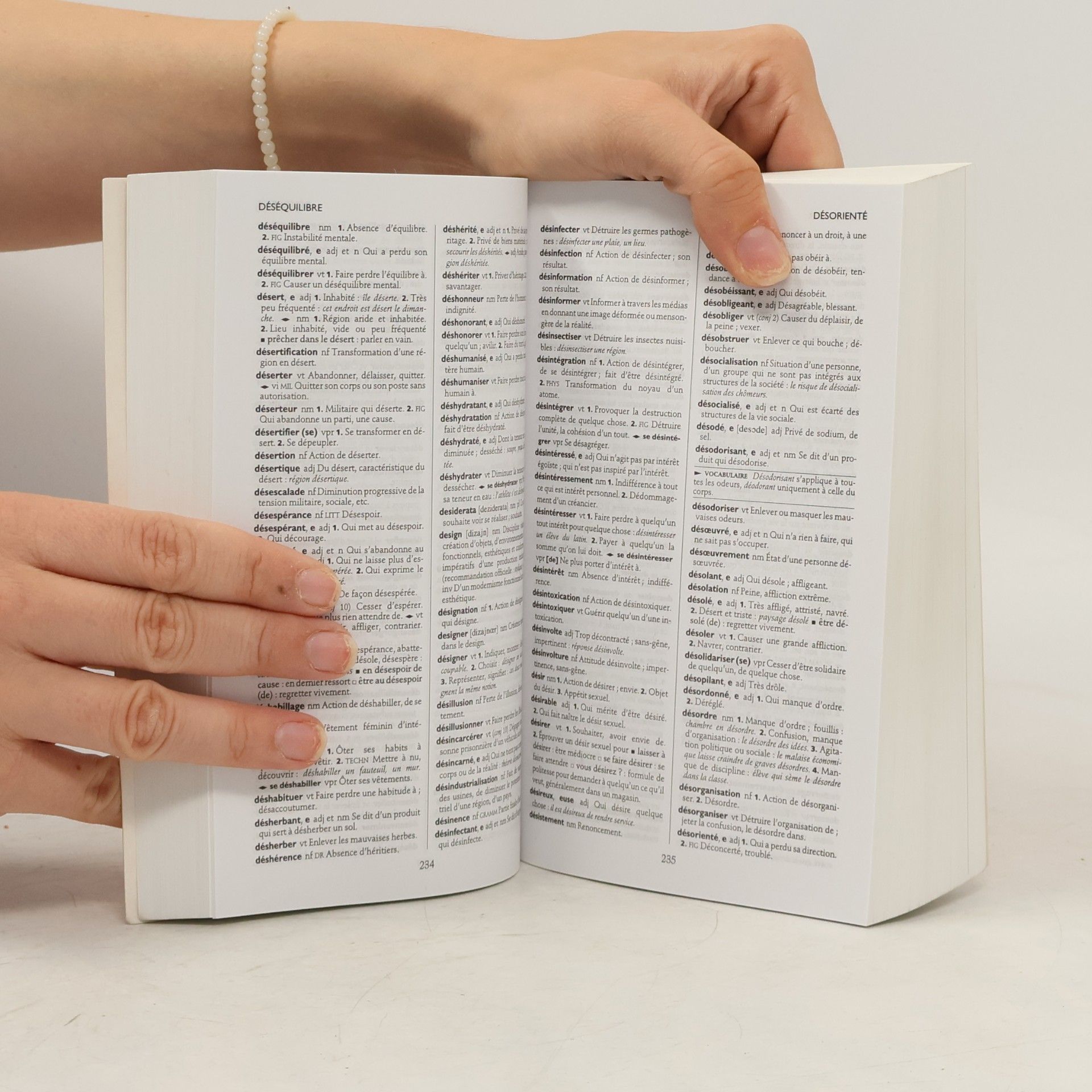 Various authors Larousse : 40 000 noms communs, 8 000 noms propres.