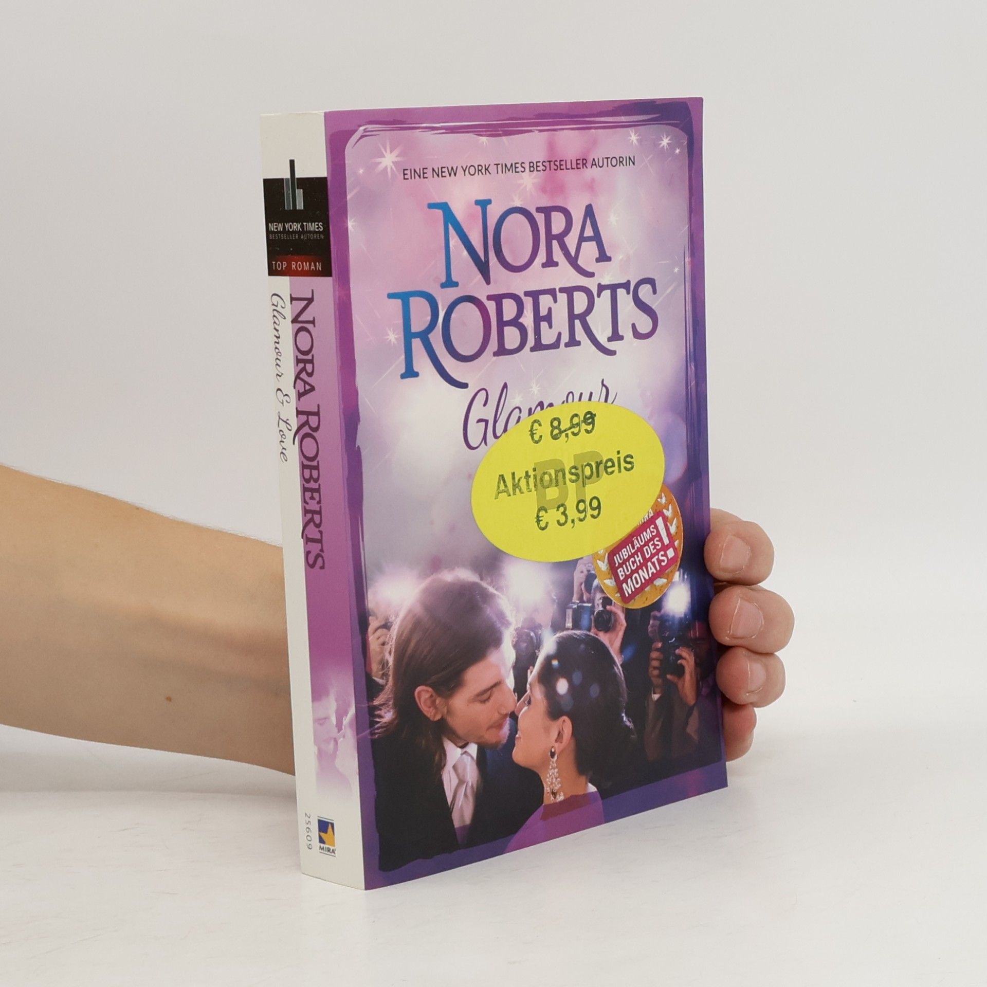 Nora Roberts Glamour & Love