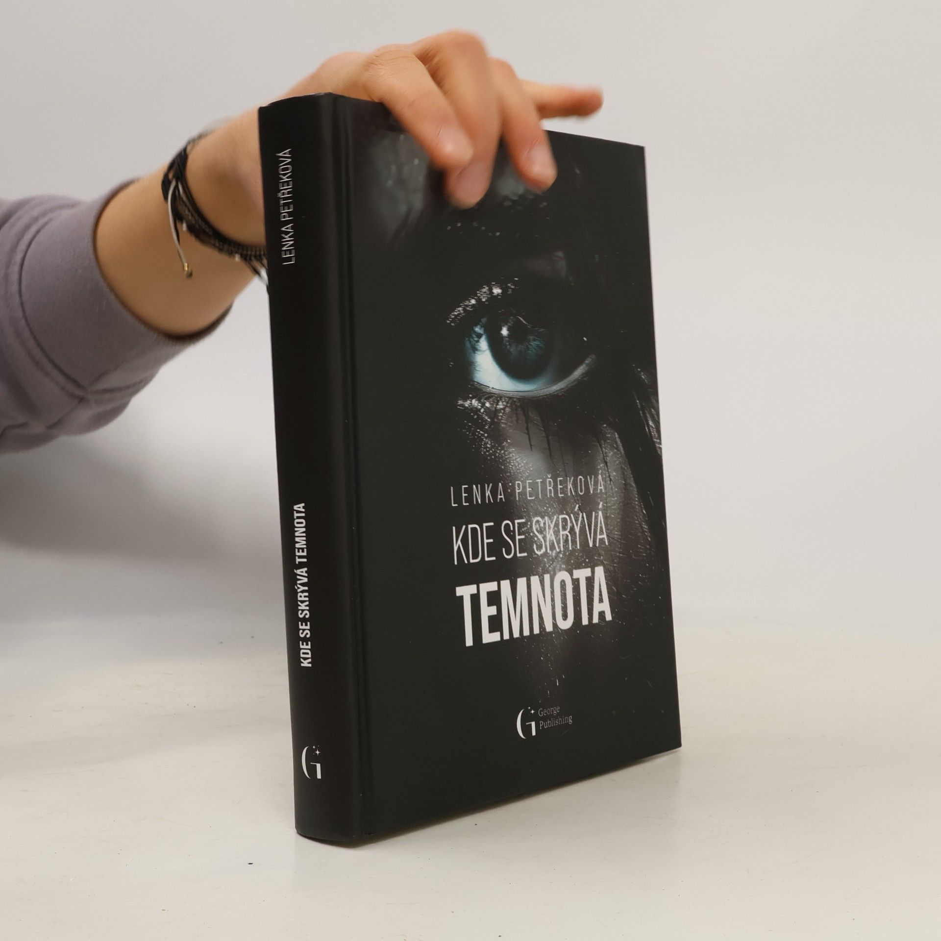 Lenka Petřeková Kde se skrývá temnota