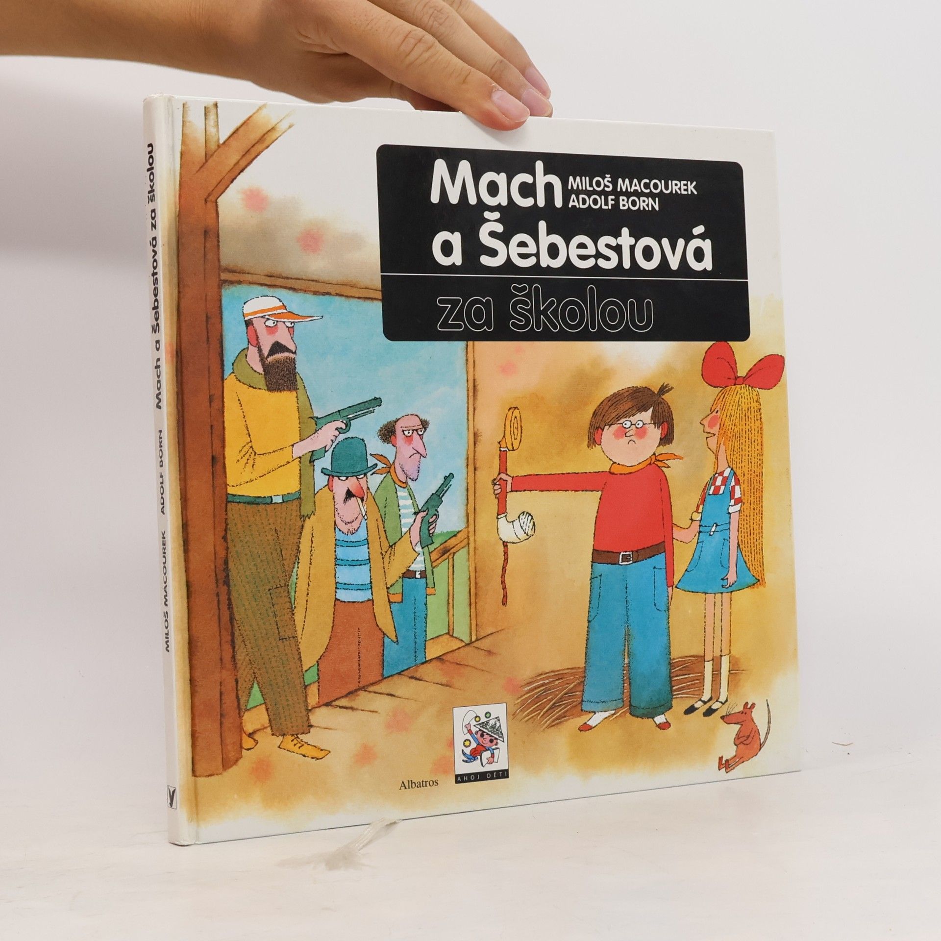 Miloš Macourek Mach a Šebestová za školou