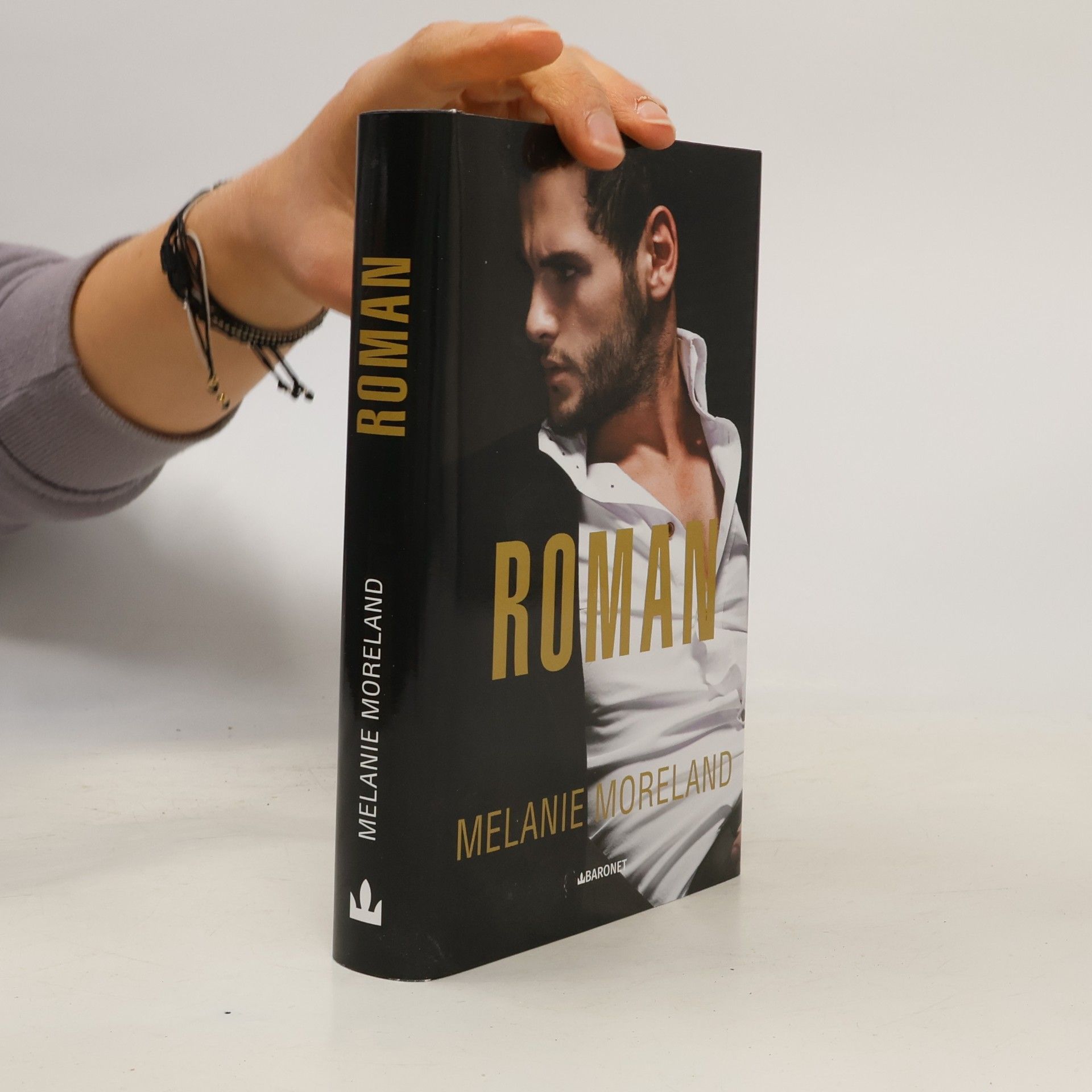 Melanie Moreland Roman