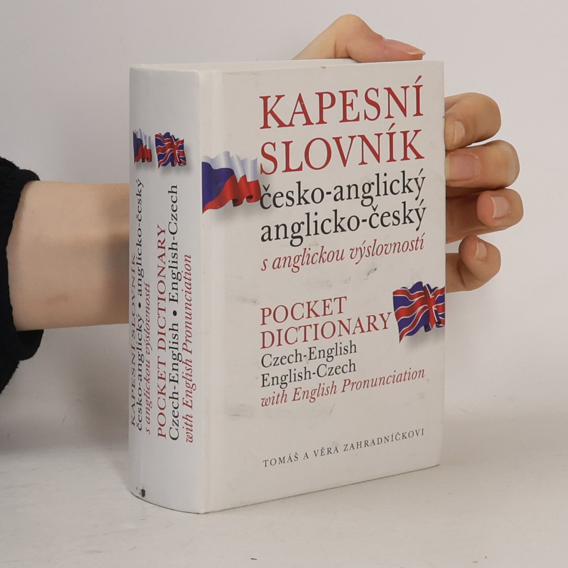 Česko-anglický, anglicko-český kapesní slovník s anglickou výslovností