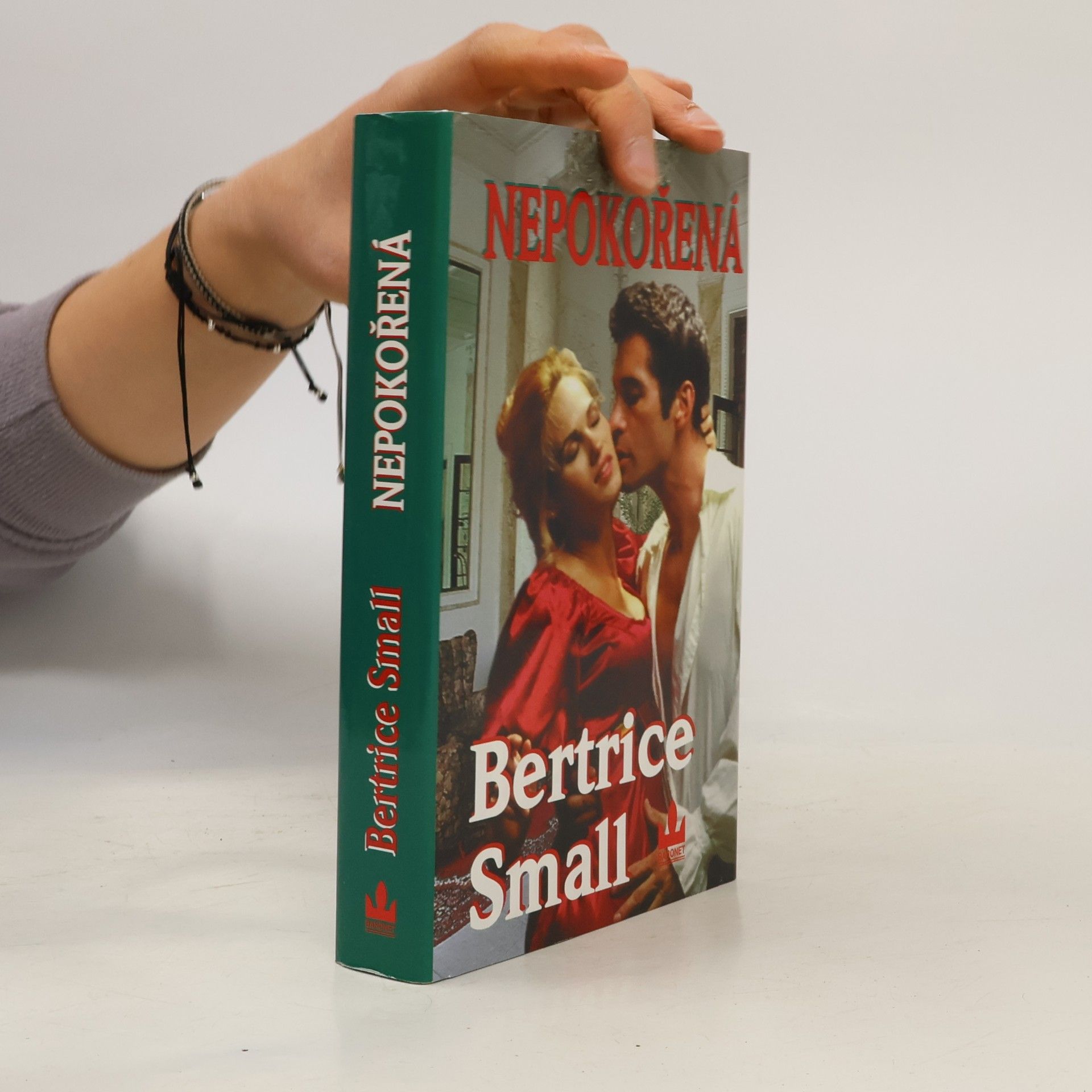 Bertrice Small Nepokořená