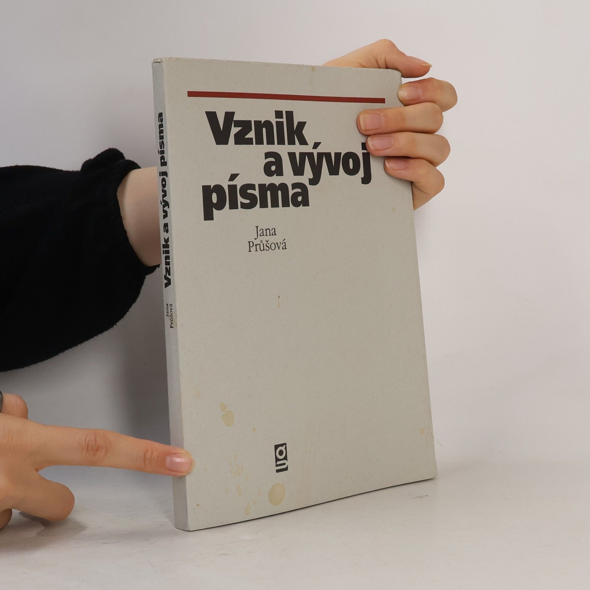 Jana Průšová Vznik a vývoj písma : Předlatinková a nelatinková písma. Latinková písma