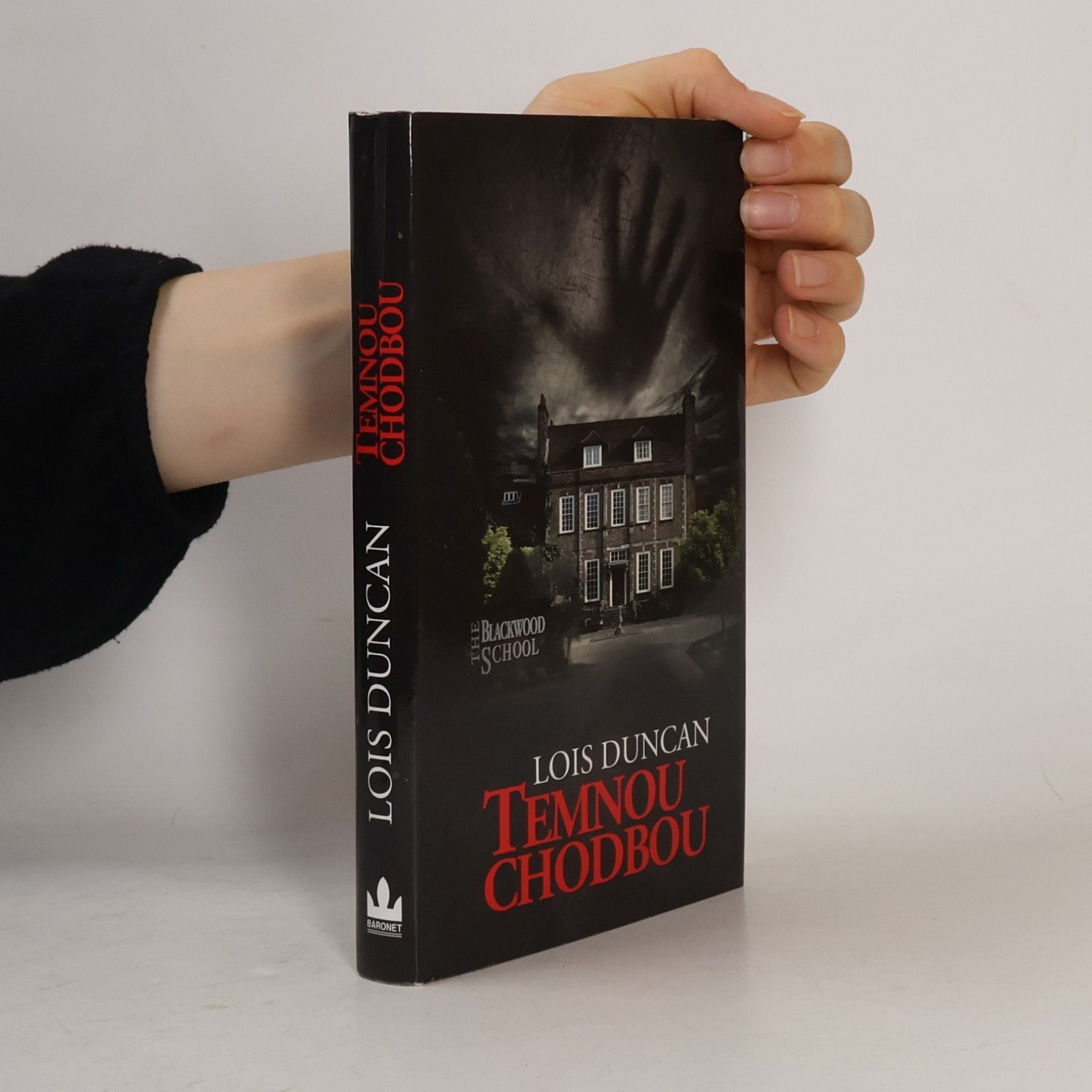 Lois Duncan Temnou chodbou