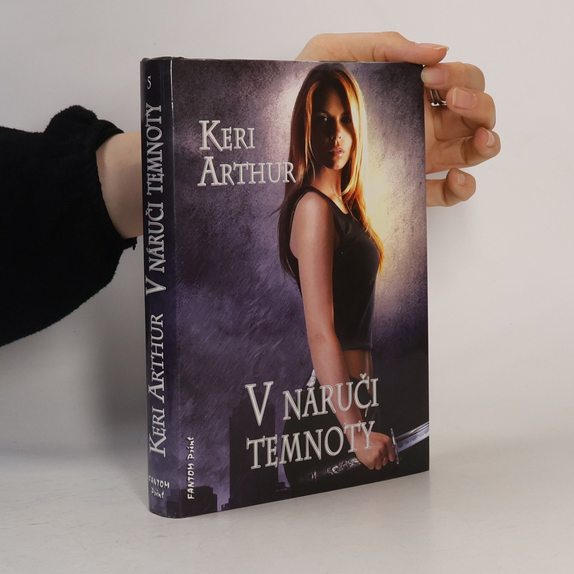 Keri Arthur V náruči temnoty