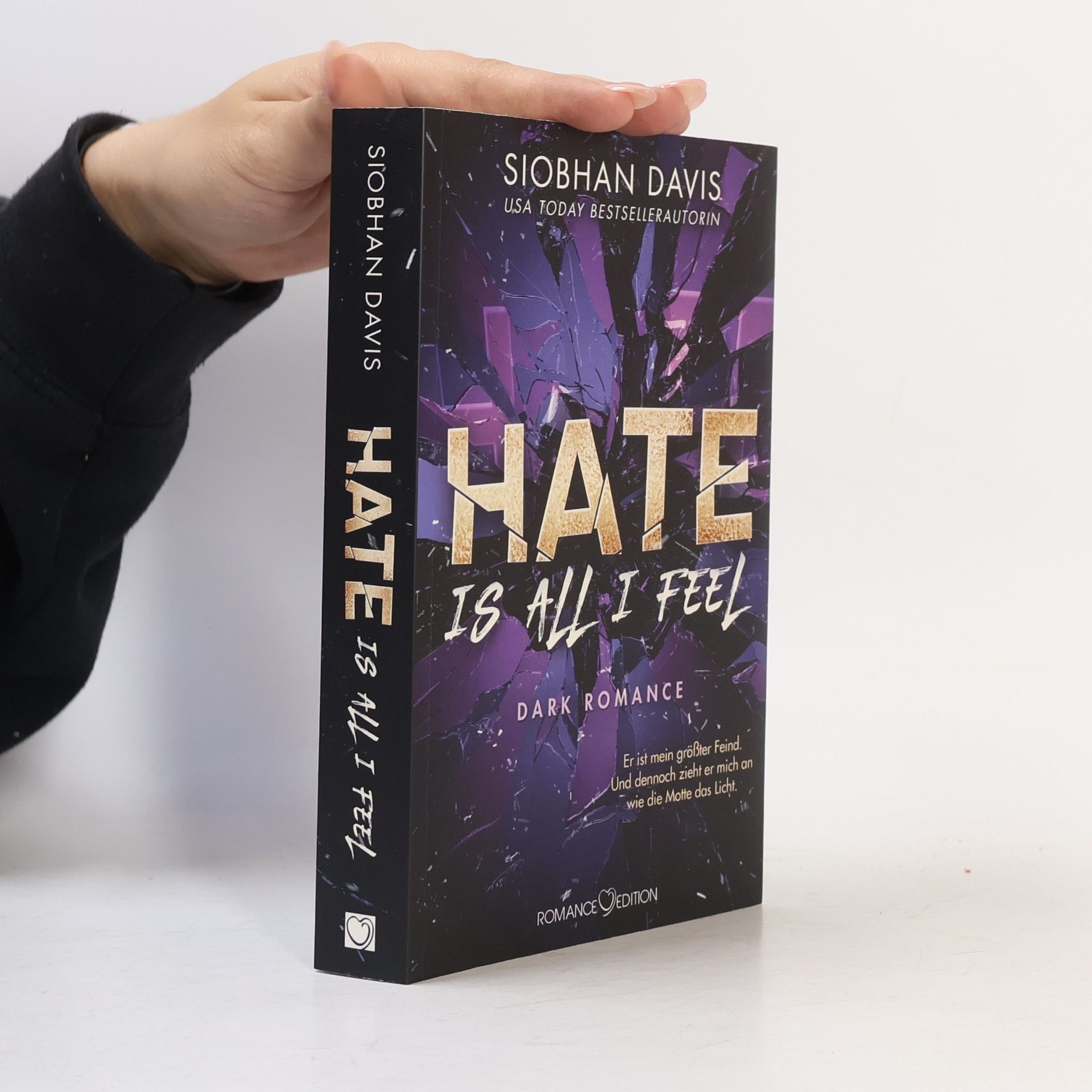 Siobhan Davis Hate is all I feel