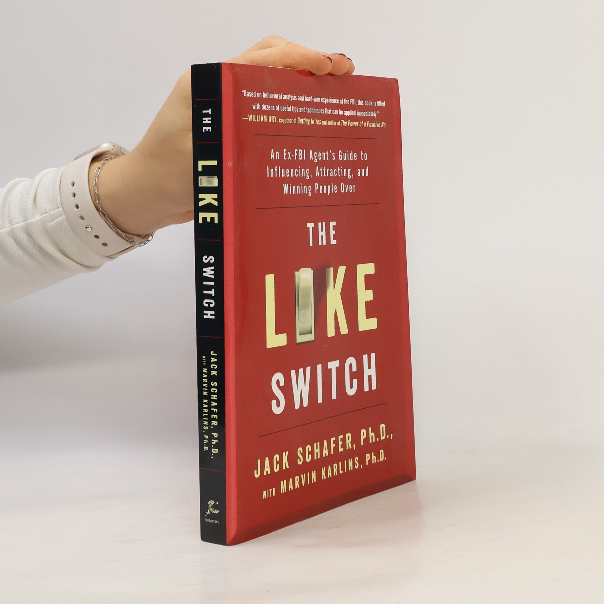 Marvin Karlins The like switch : an ex-FBI agent's guide to influencing, attracting, and winning people over