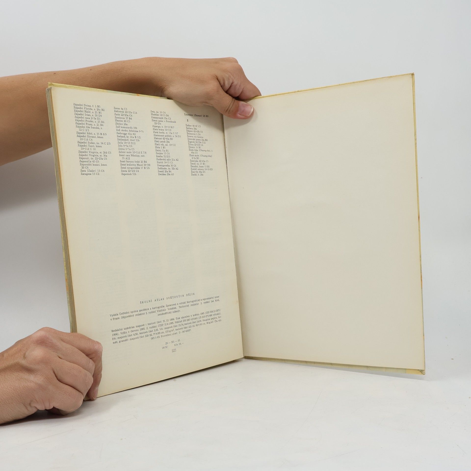 Various authors Školni atlas světových dějin