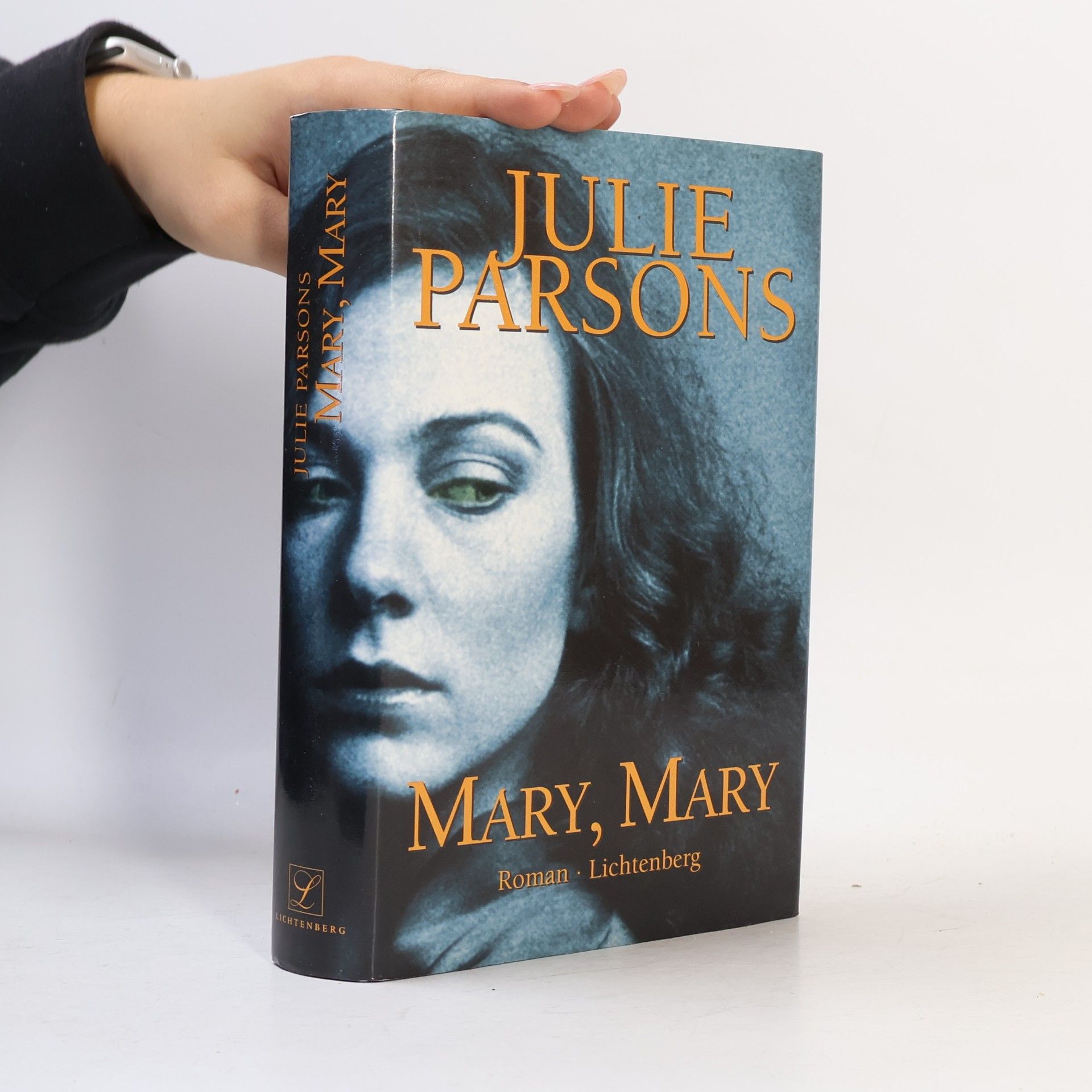 Julie Parsons Mary, Mary