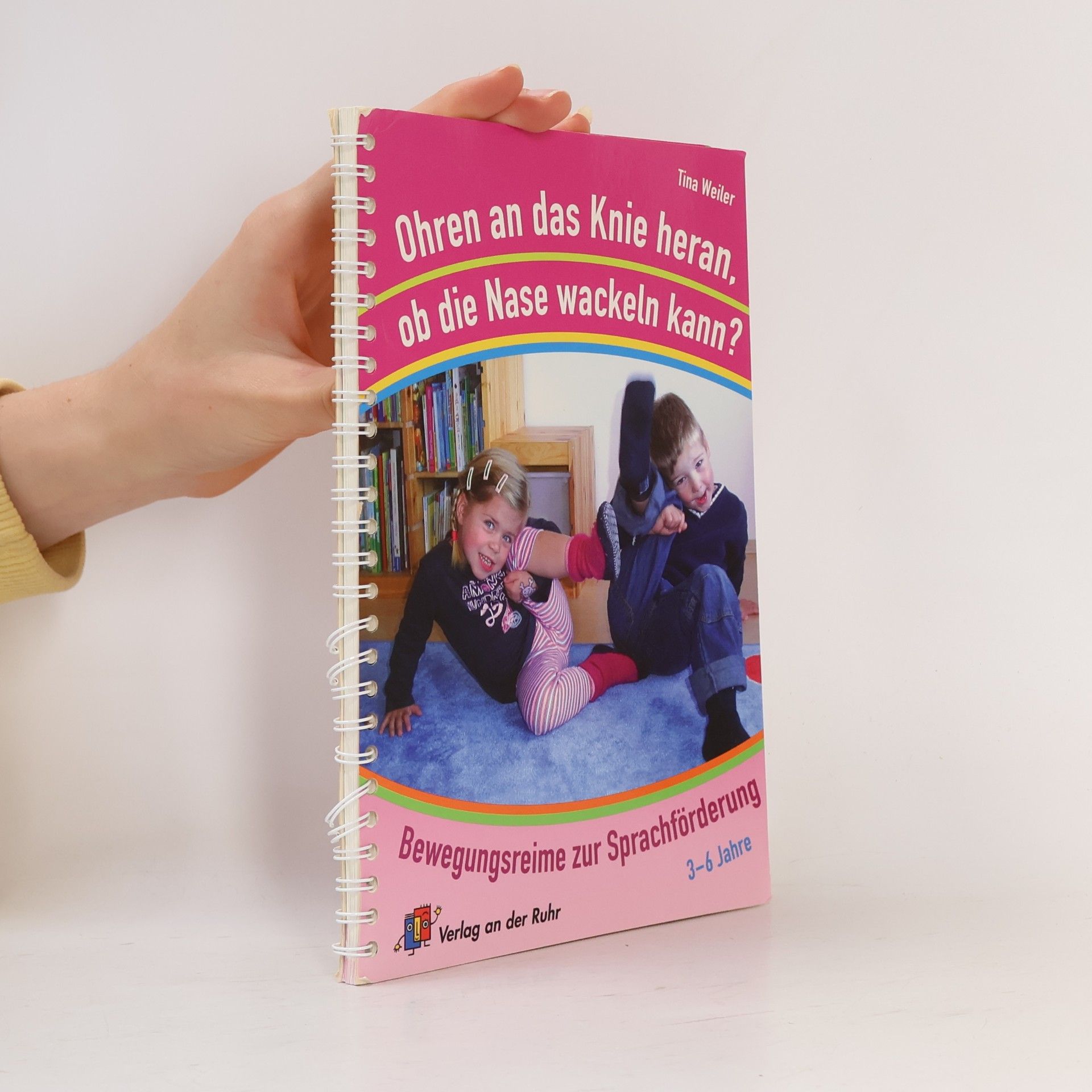 Tina Weiler Ohren an das Knie heran, ob die Nase wackeln kann?