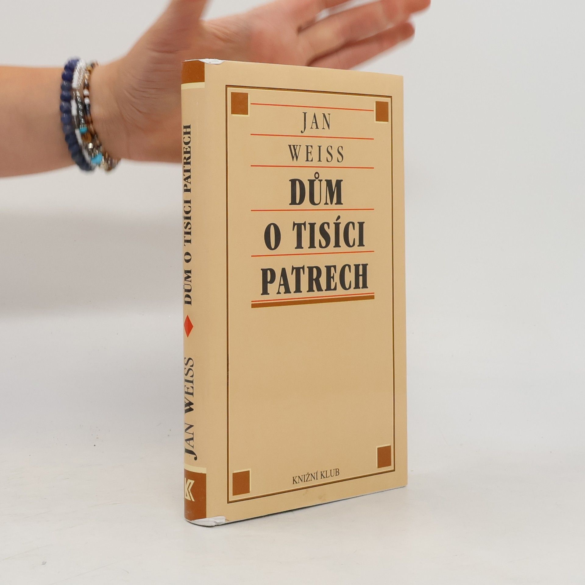 Dům o tisíci patrech
