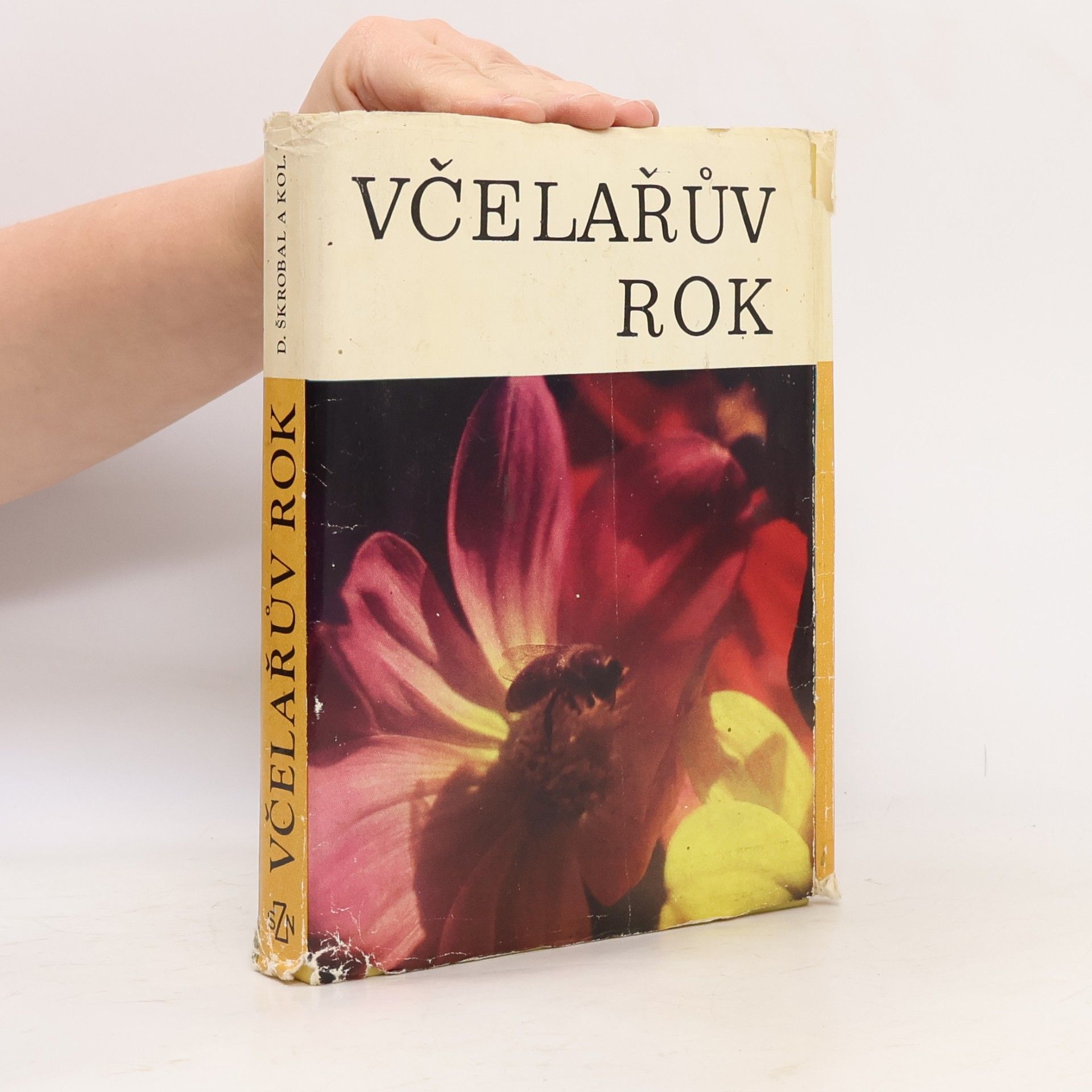 Dimitrij Škrobal Včelařův rok