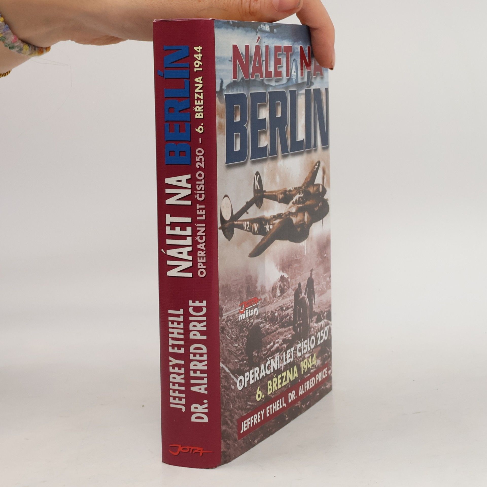 Jeffrey L. Ethell Nálet na Berlín