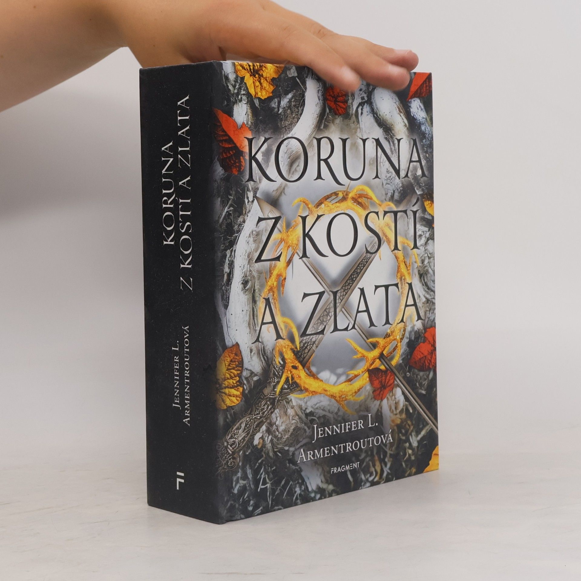 Jennifer L. Armentrout Koruna z kostí a zlata