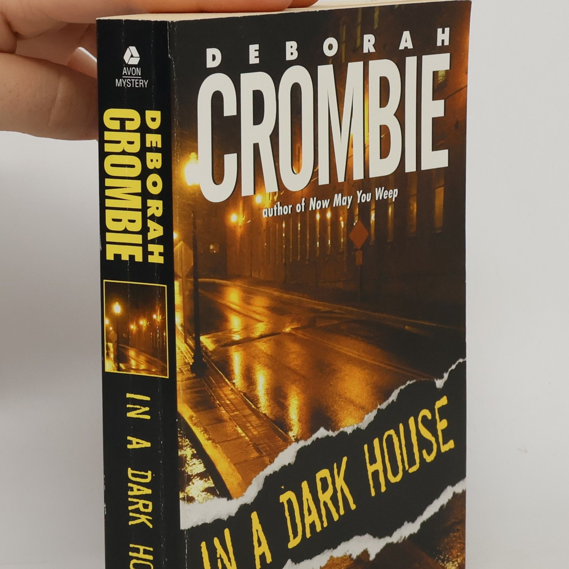 Deborah Crombie In a Dark House