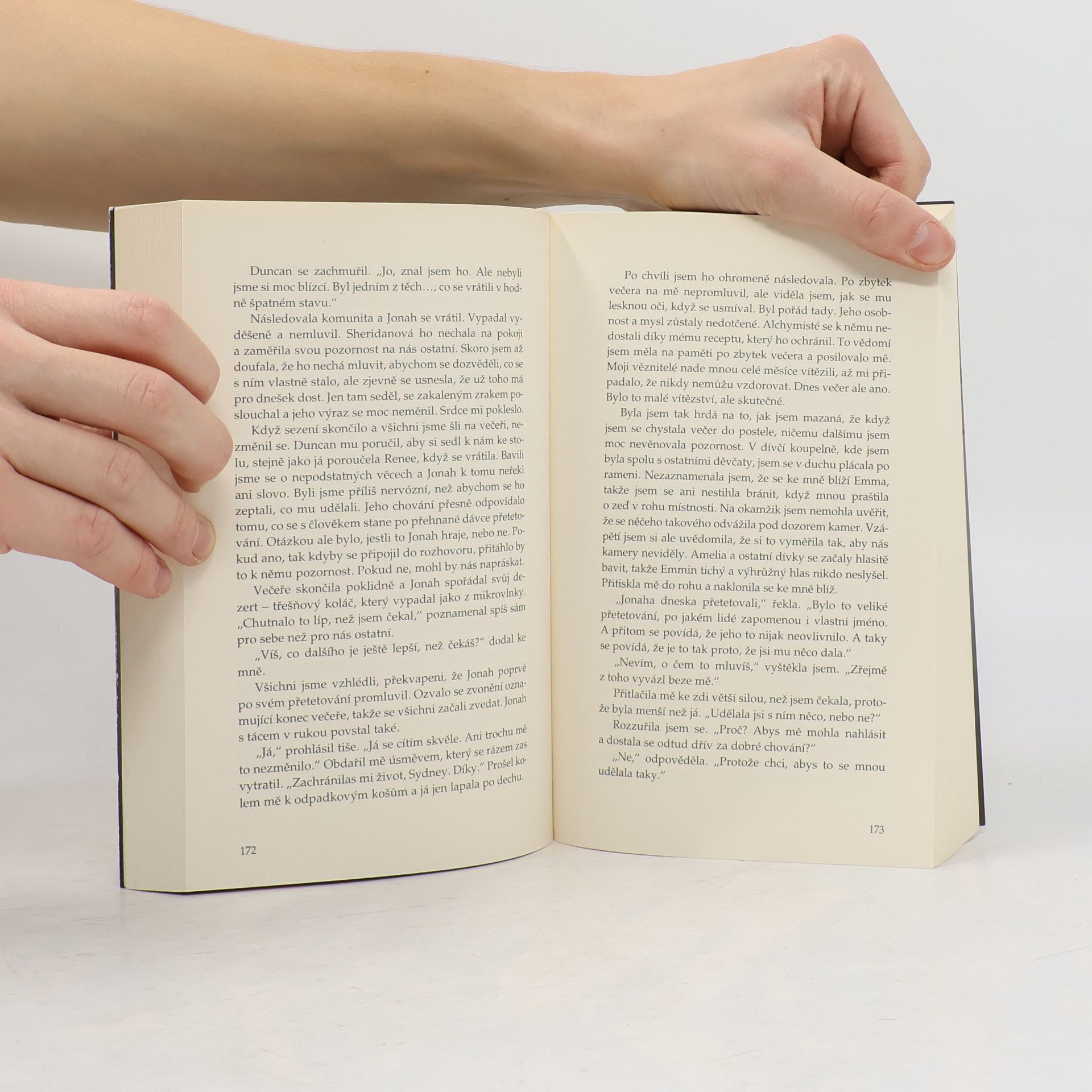 Richelle Mead Stříbrné stíny. Pokrevní pouta. 5. díl