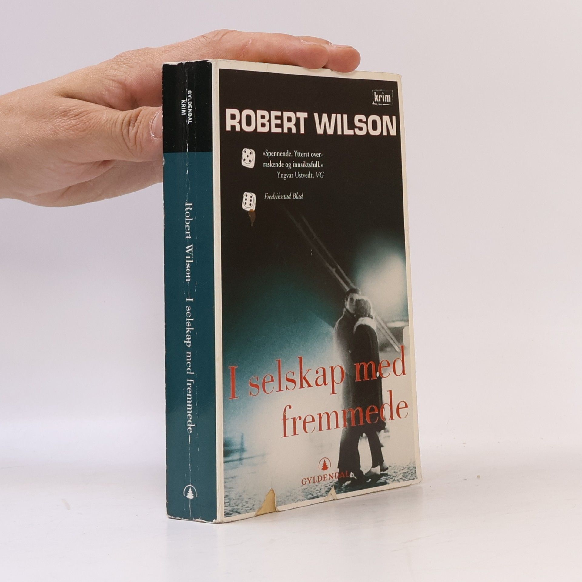 Robert Wilson  Gyldendal Krim: I selskap med fremmede