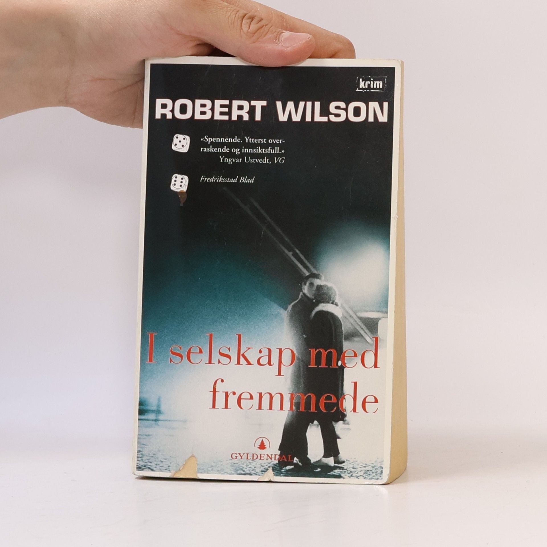 Robert Wilson Gyldendal Krim: I selskap med fremmede