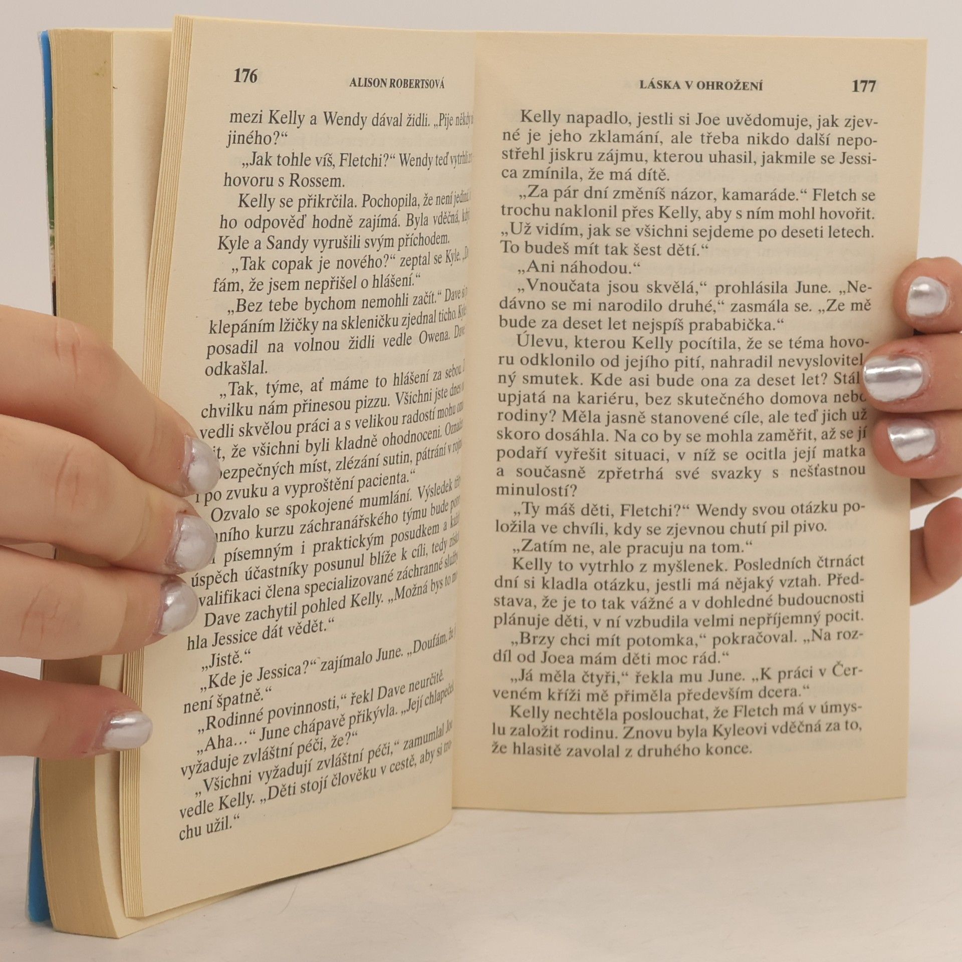 Alison Roberts Vánoce v buši / Láska v ohrožení