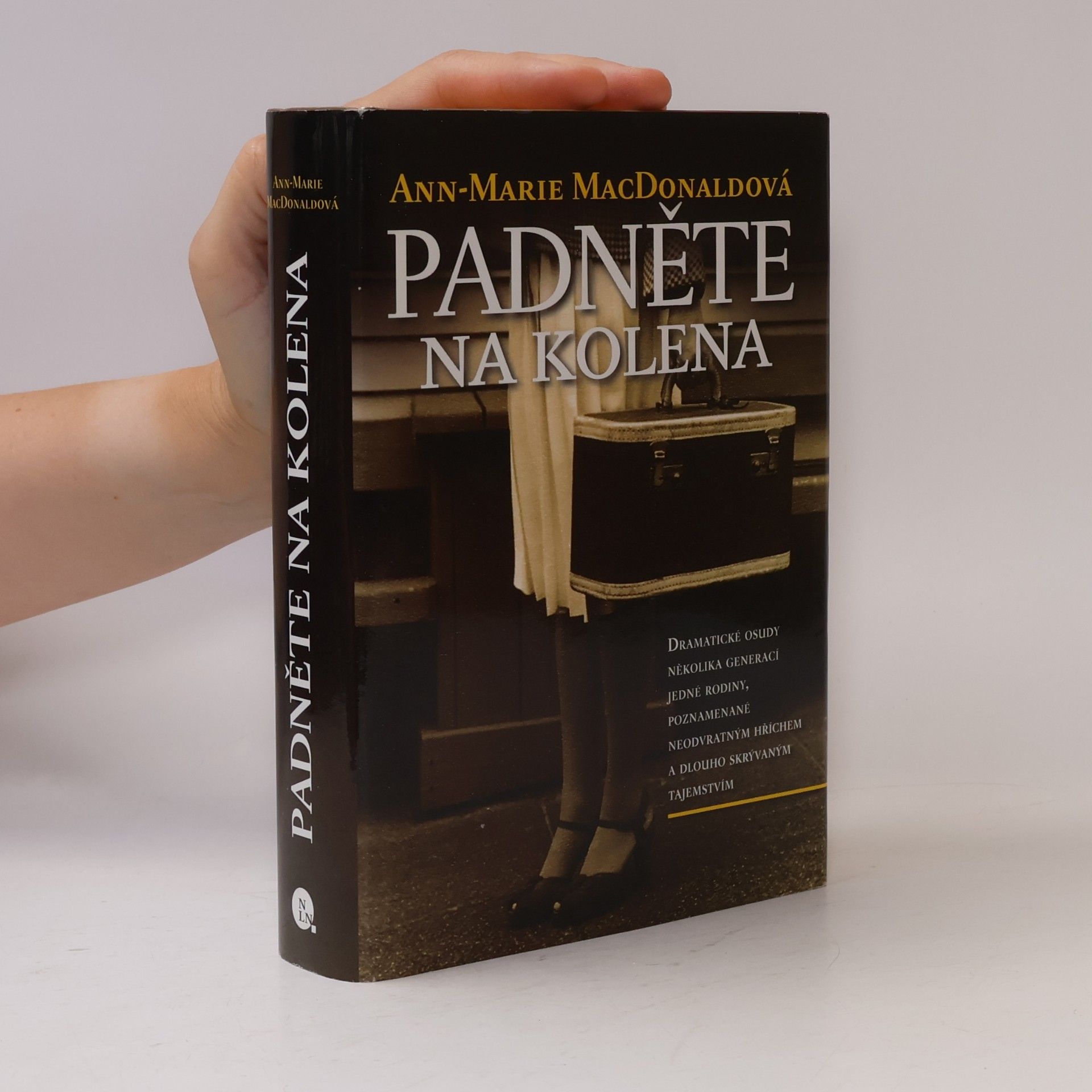 Ann-Marie MacDonald Padněte na kolena