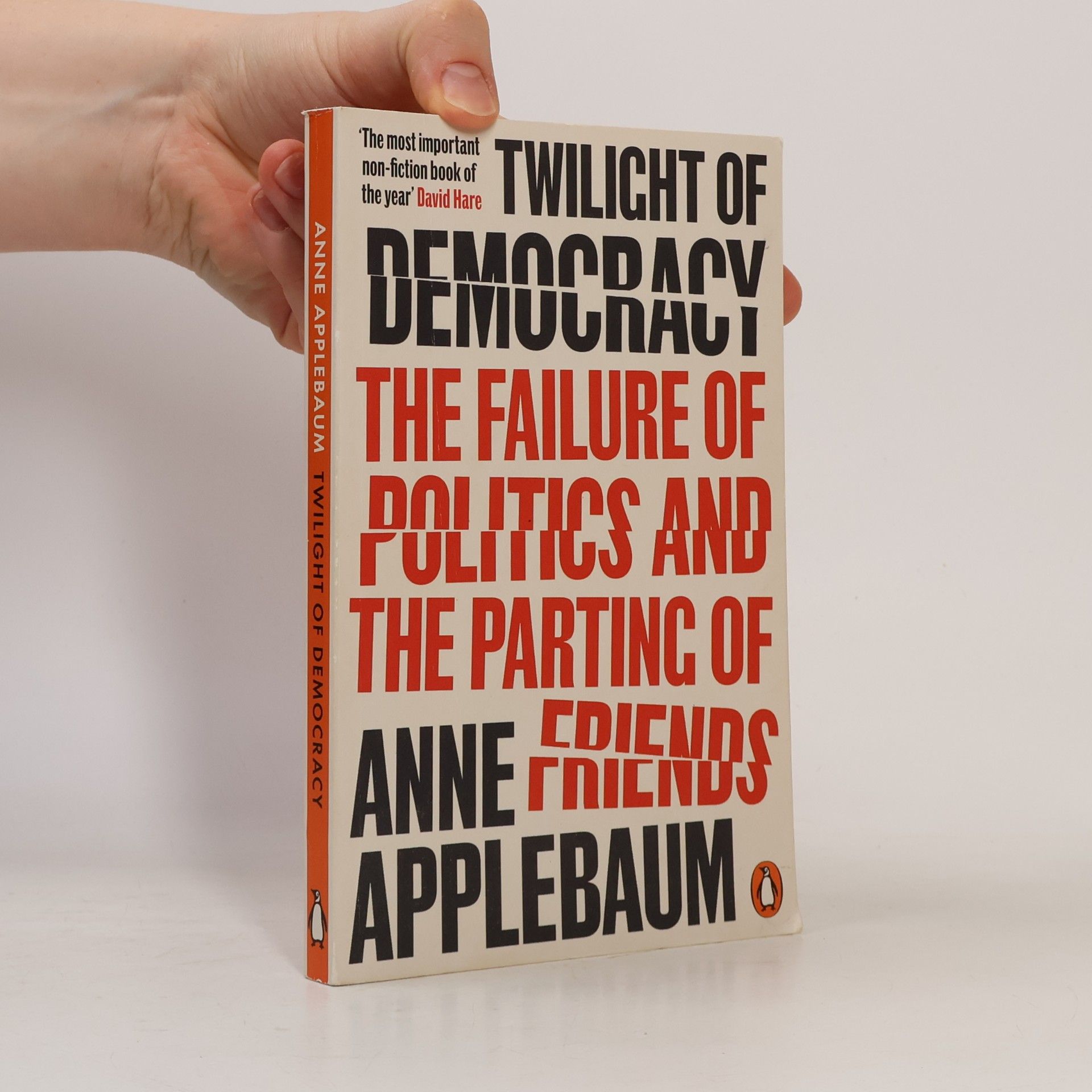 Anne Applebaum Twilight of democracy : the failure of politics and the parting of friends