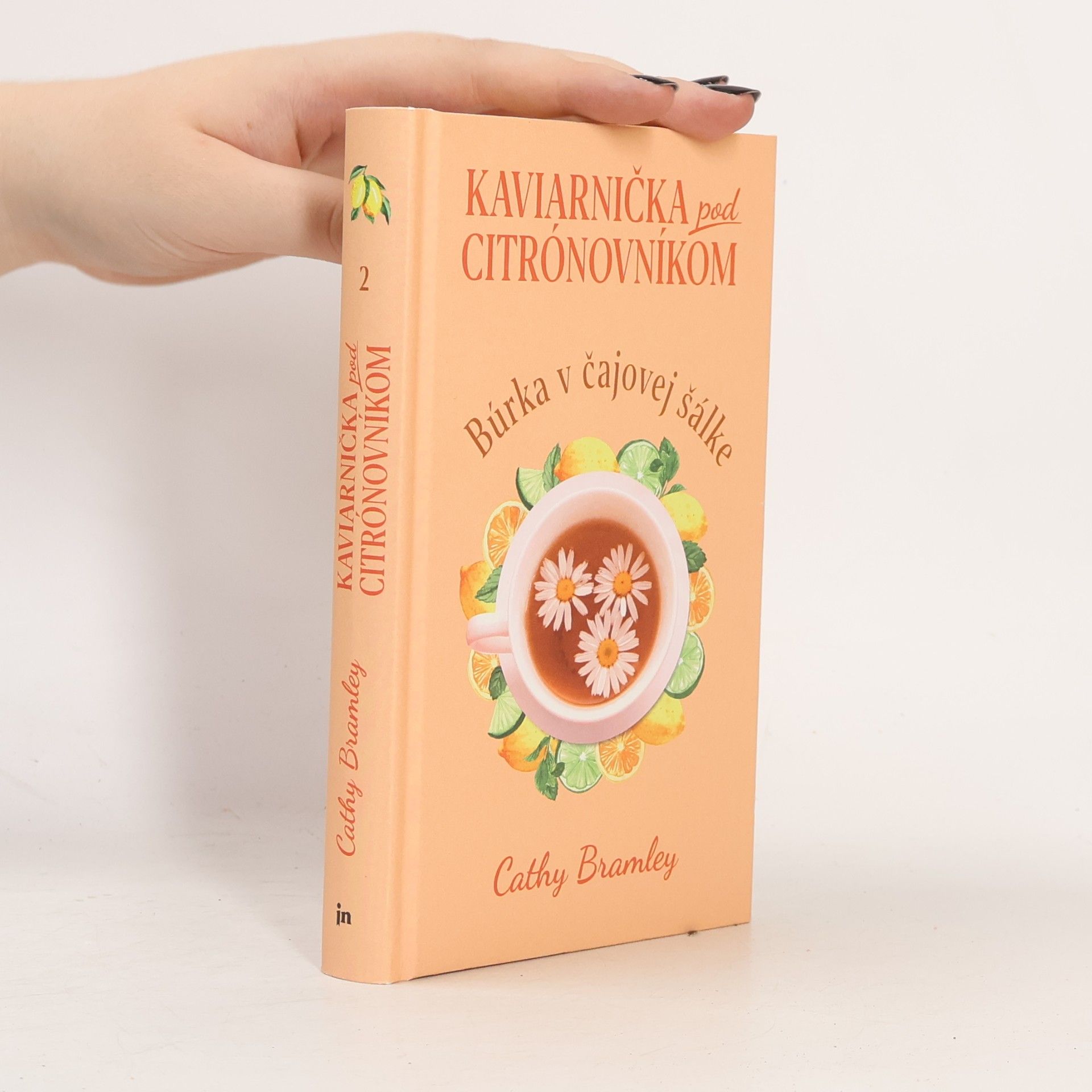 Cathy Bramley Kaviarnička pod citrónovníkom: Búrka v čajovej šálke
