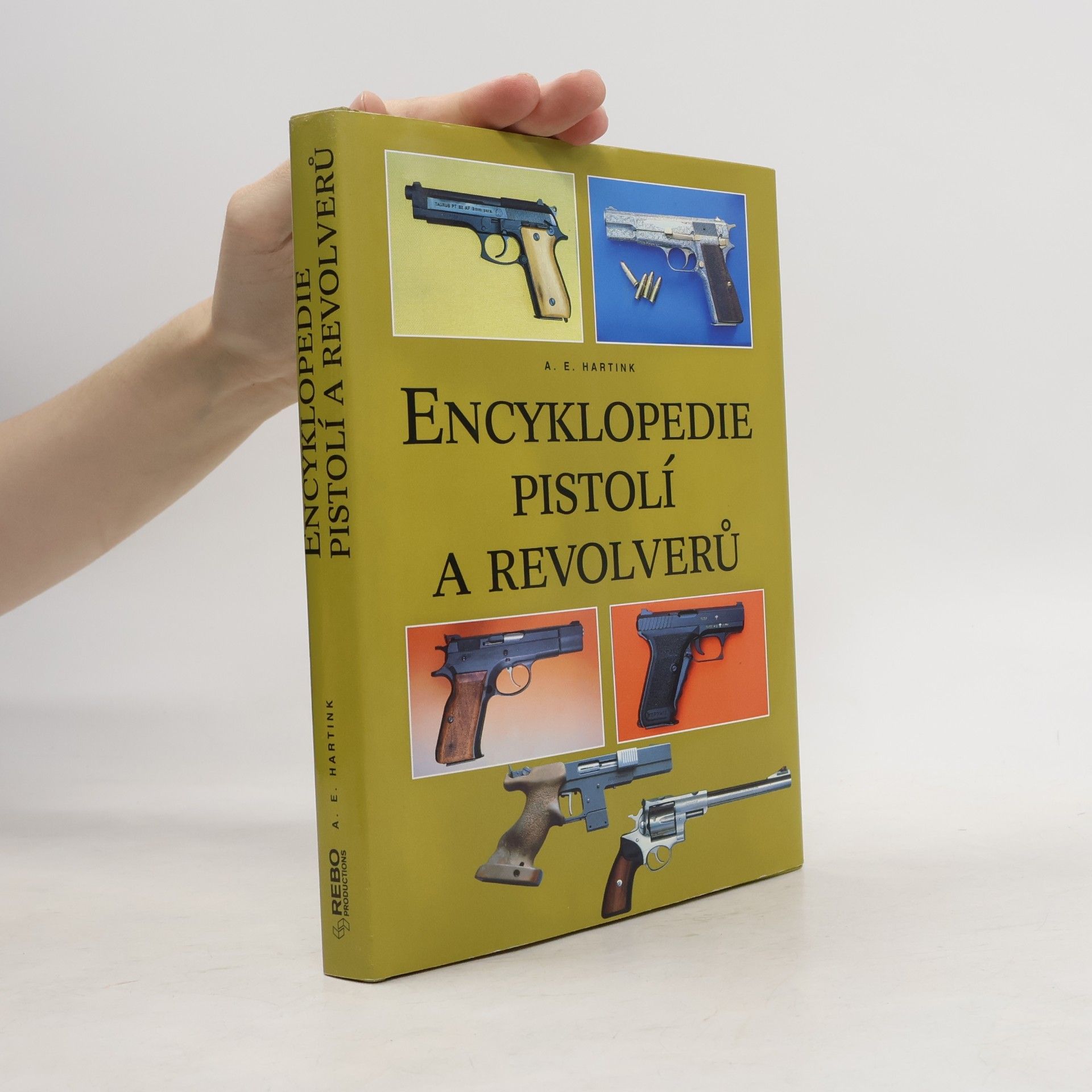 A. E. Hartink Encyklopedie pistolí a revolverů