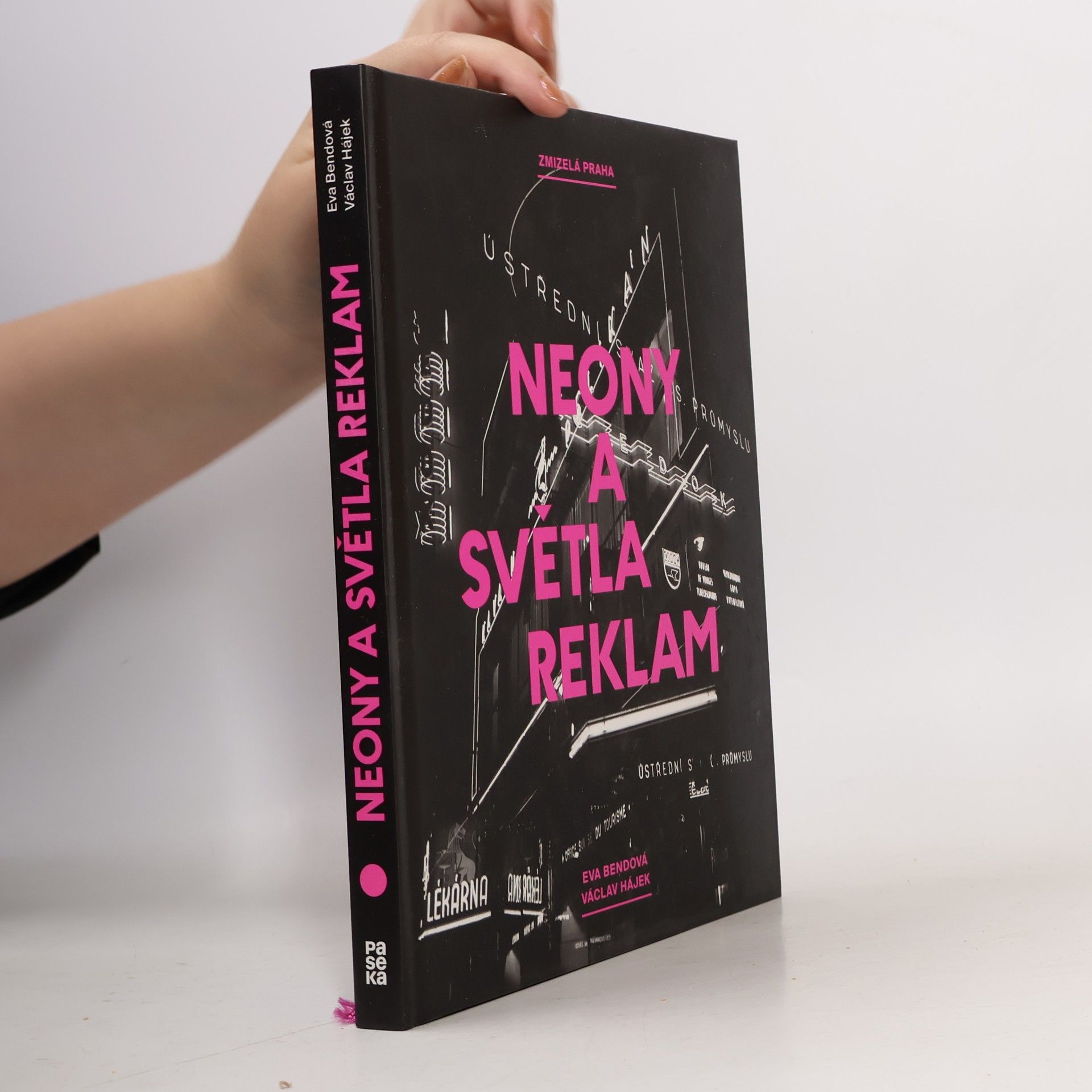 Eva Bendová Neony a světla reklam