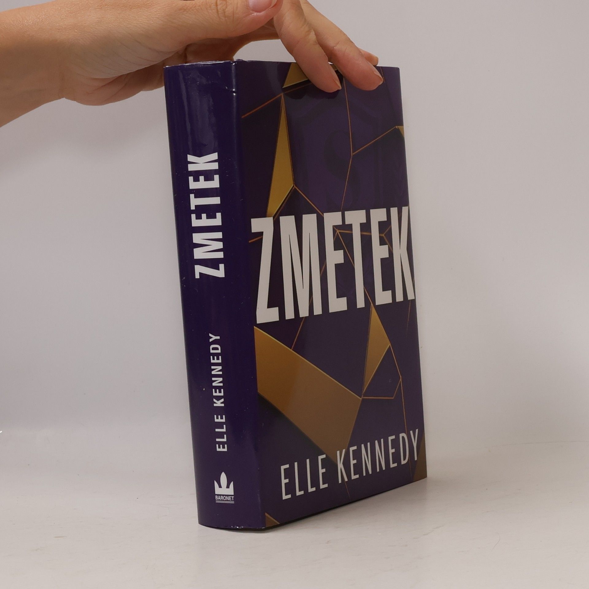 Elle Kennedy Zmetek