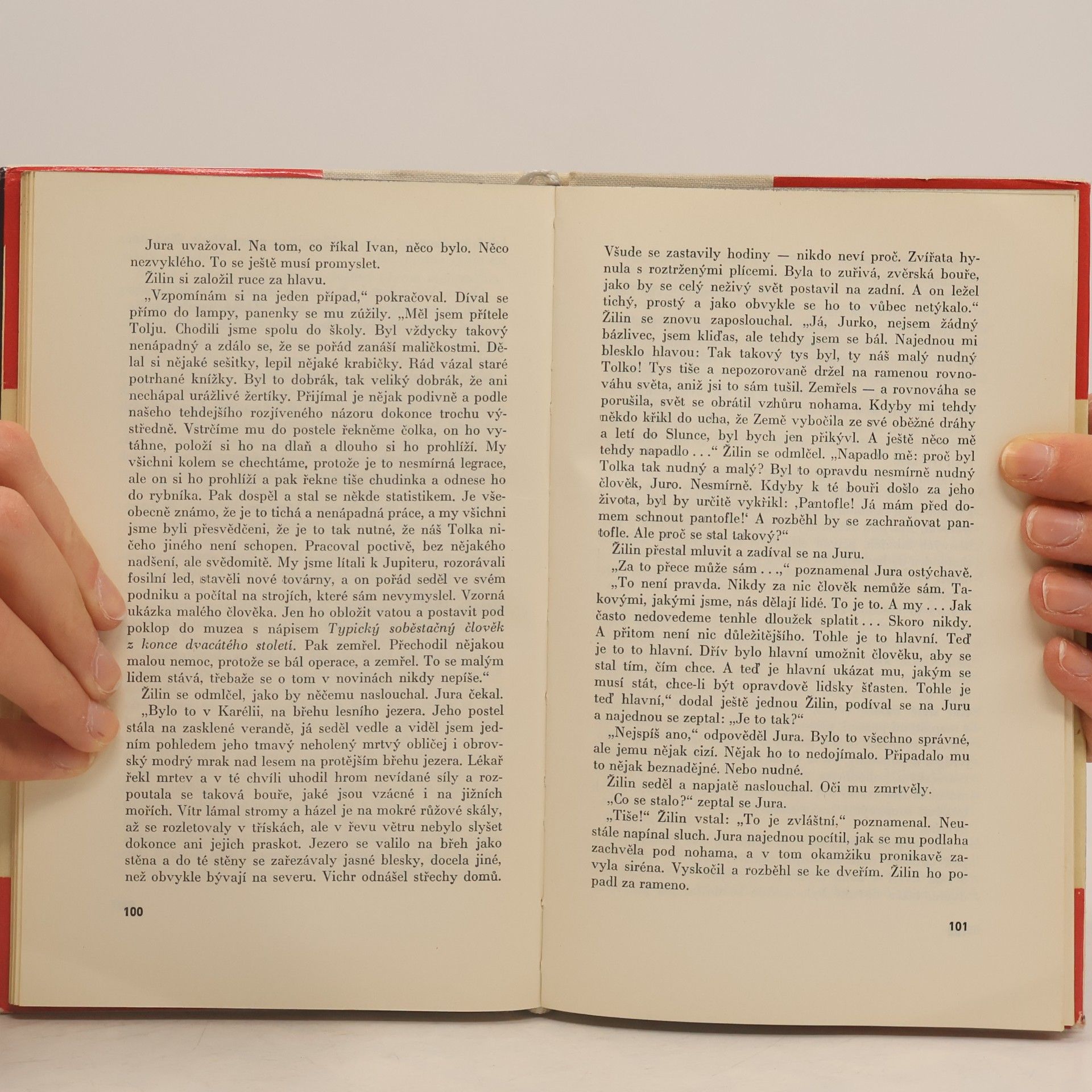 Arkady Strugatsky Tachmasib letí k Saturnu