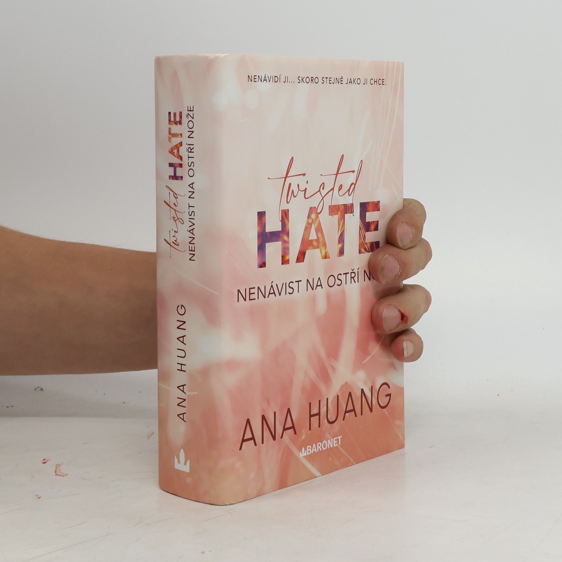 Ana Huang Twisted Hate: Nenávist na ostří nože