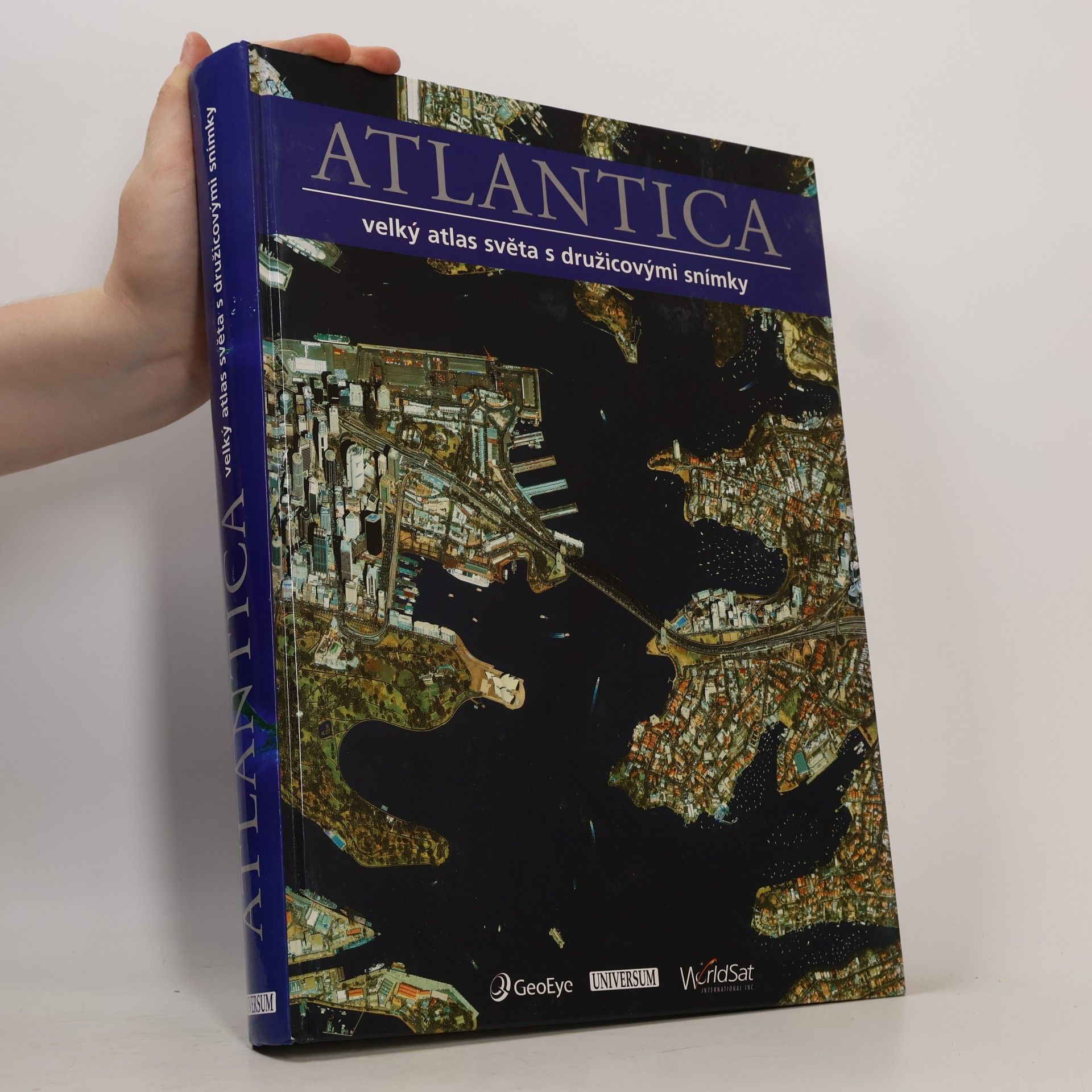 Atlantica: Velký atlas světa s družicovými snímky