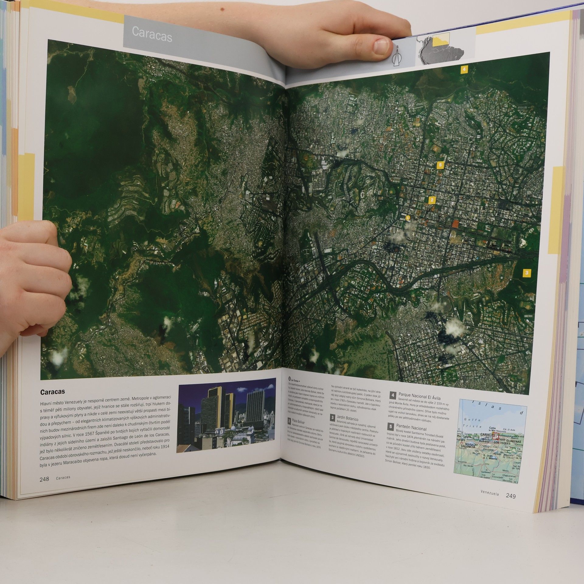 Irmgard Sigg Atlantica: Velký atlas světa s družicovými snímky