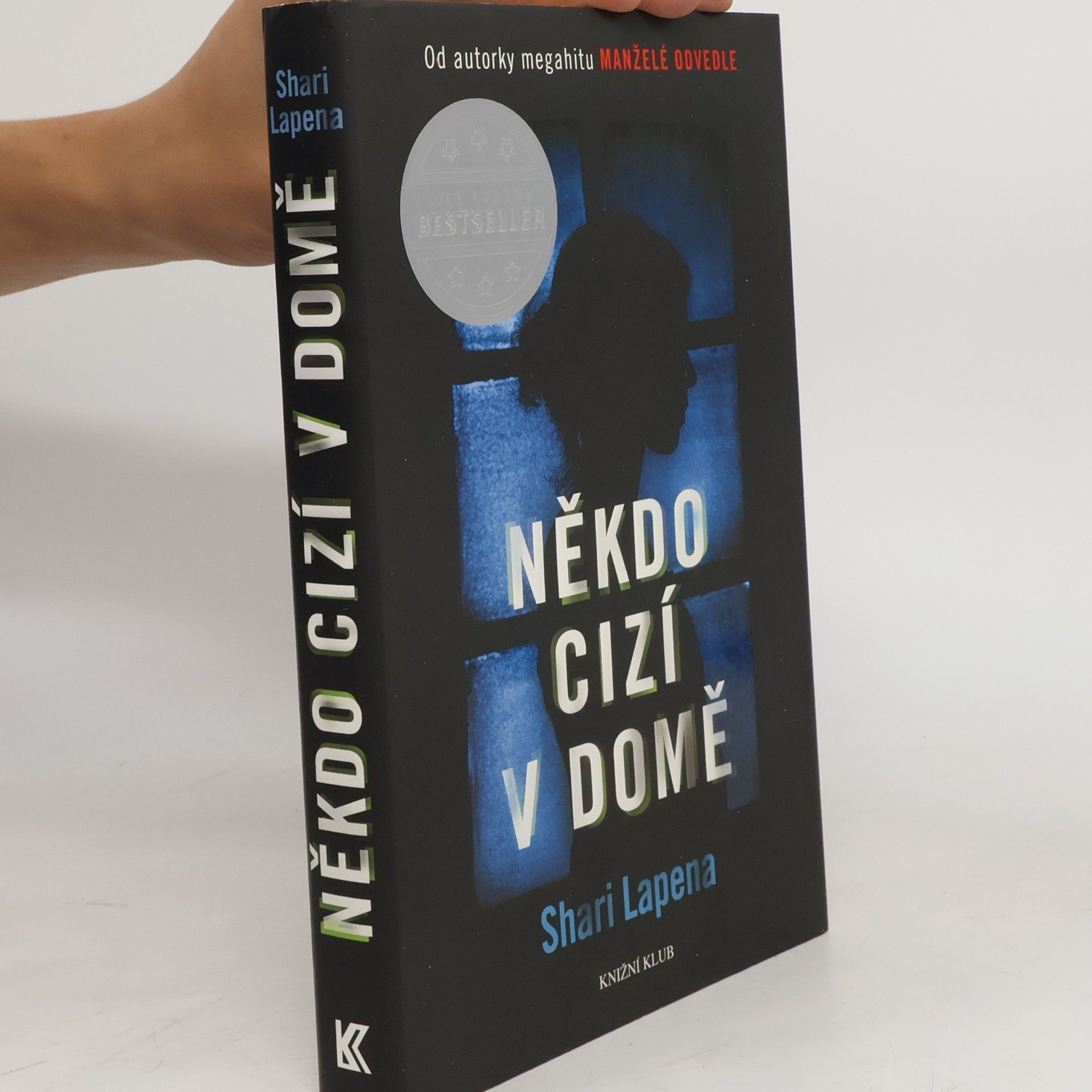 Někdo cizí v domě