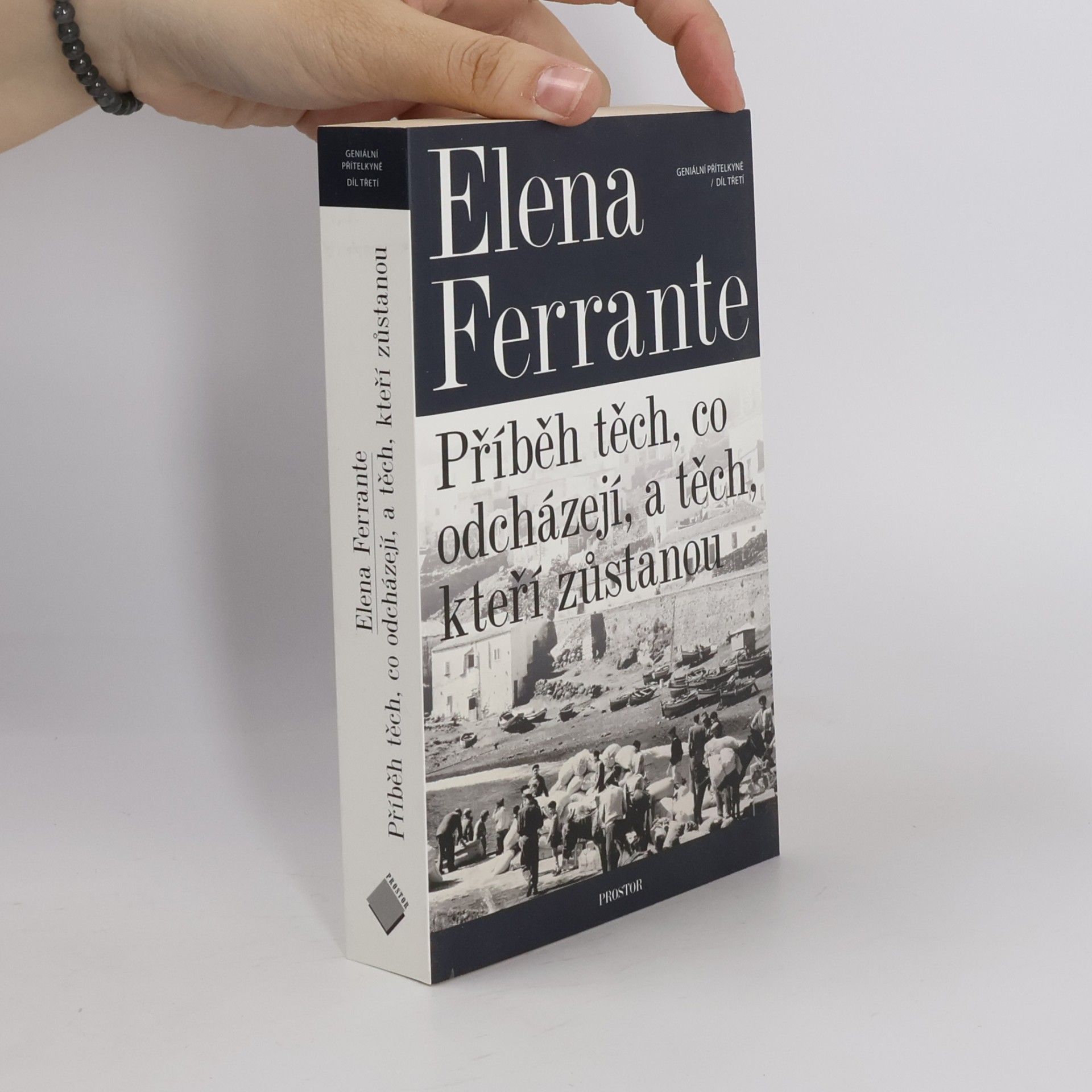 Elena Ferrante Geniální přítelkyně 3. Příběh těch, co odcházejí, a těch, kteří zůstanou