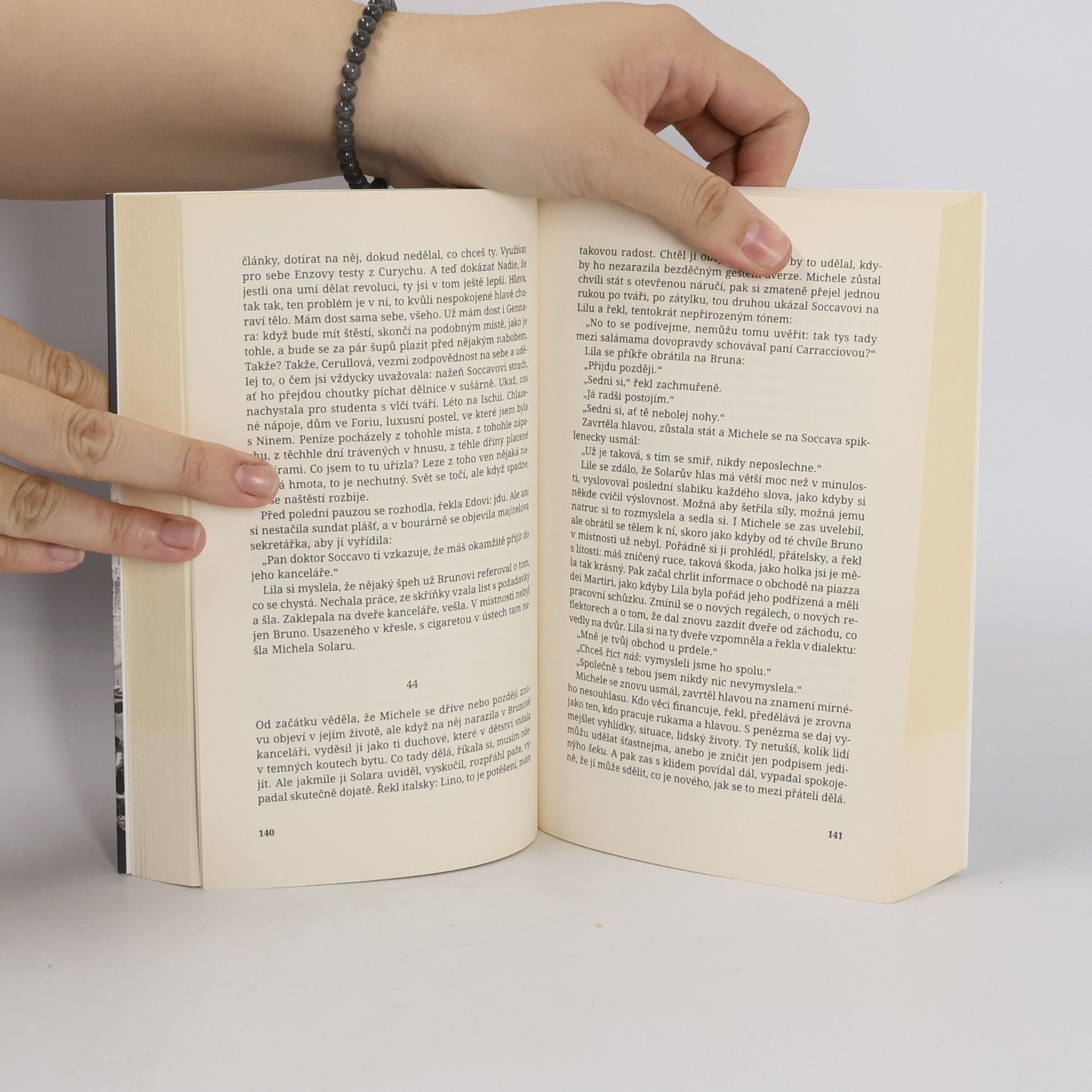 Elena Ferrante Geniální přítelkyně 3. Příběh těch, co odcházejí, a těch, kteří zůstanou